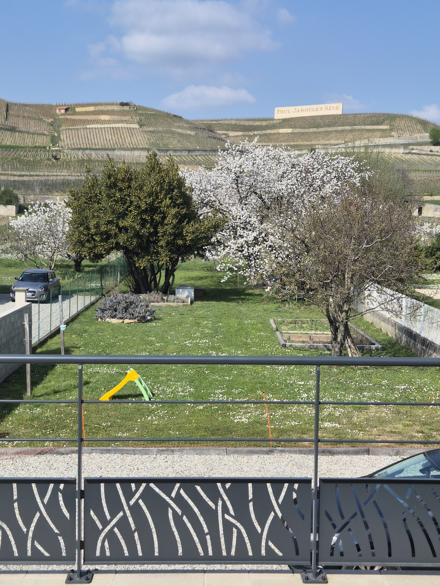 photo_4e642eefe9ceb6ada4e2d4cfe1d56565-104738-0.jpg Maison d’env. 150 M2 comme neuve vue sur les vignes !