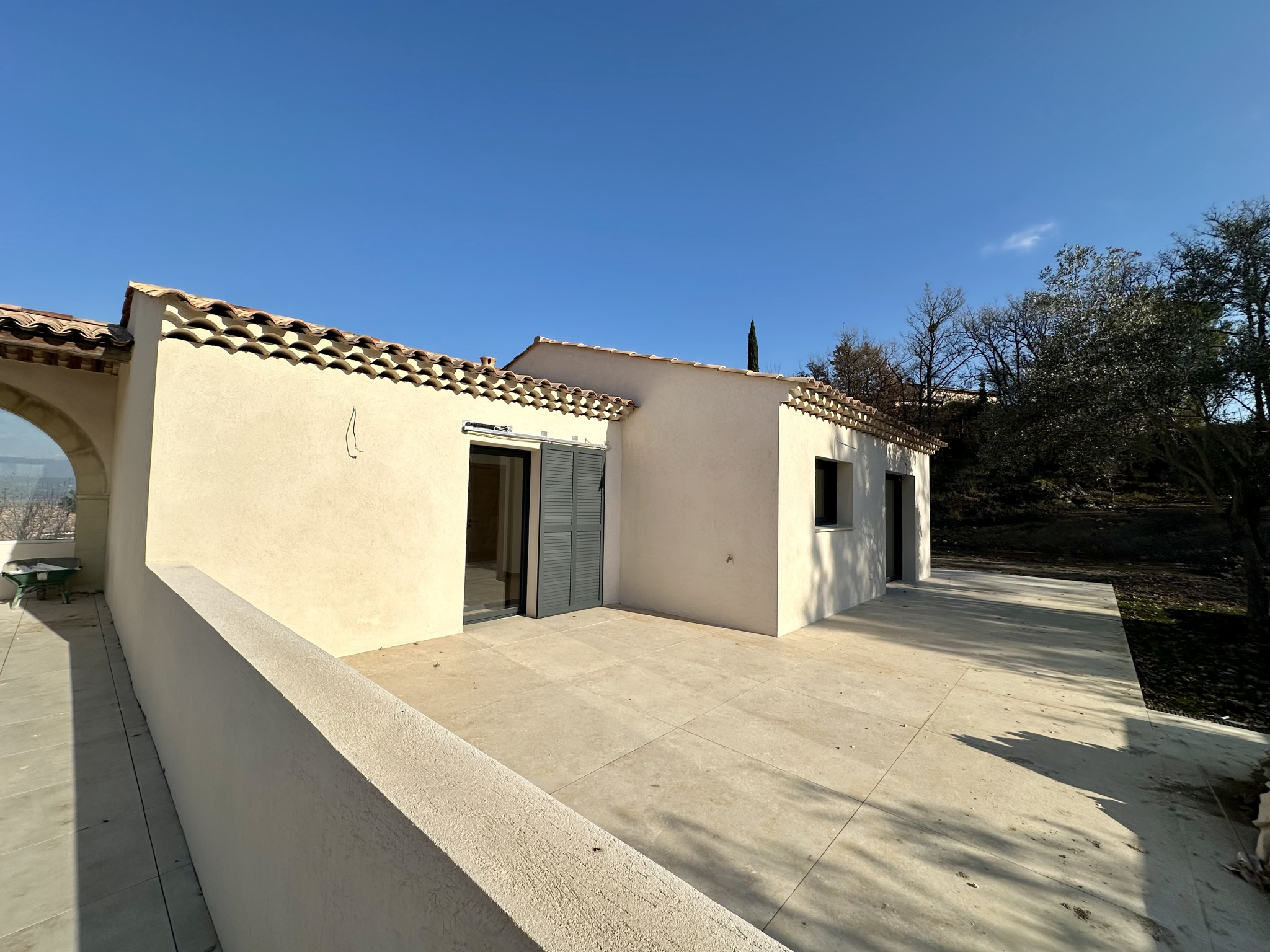 NORD d’Aix-en-Provence Maison de plain-pied avec dépendances