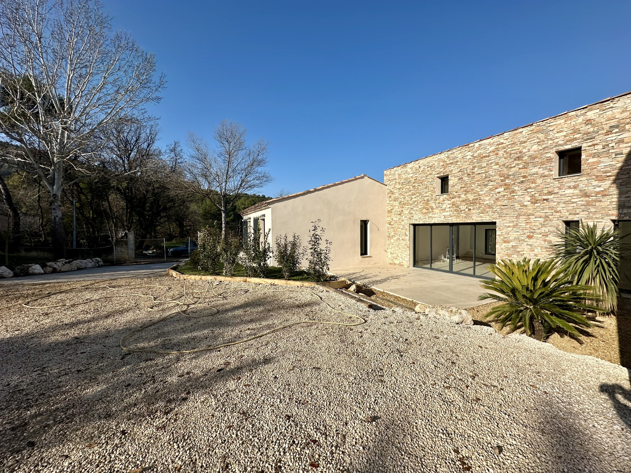 NORD d’Aix-en-Provence Maison de plain-pied avec dépendances