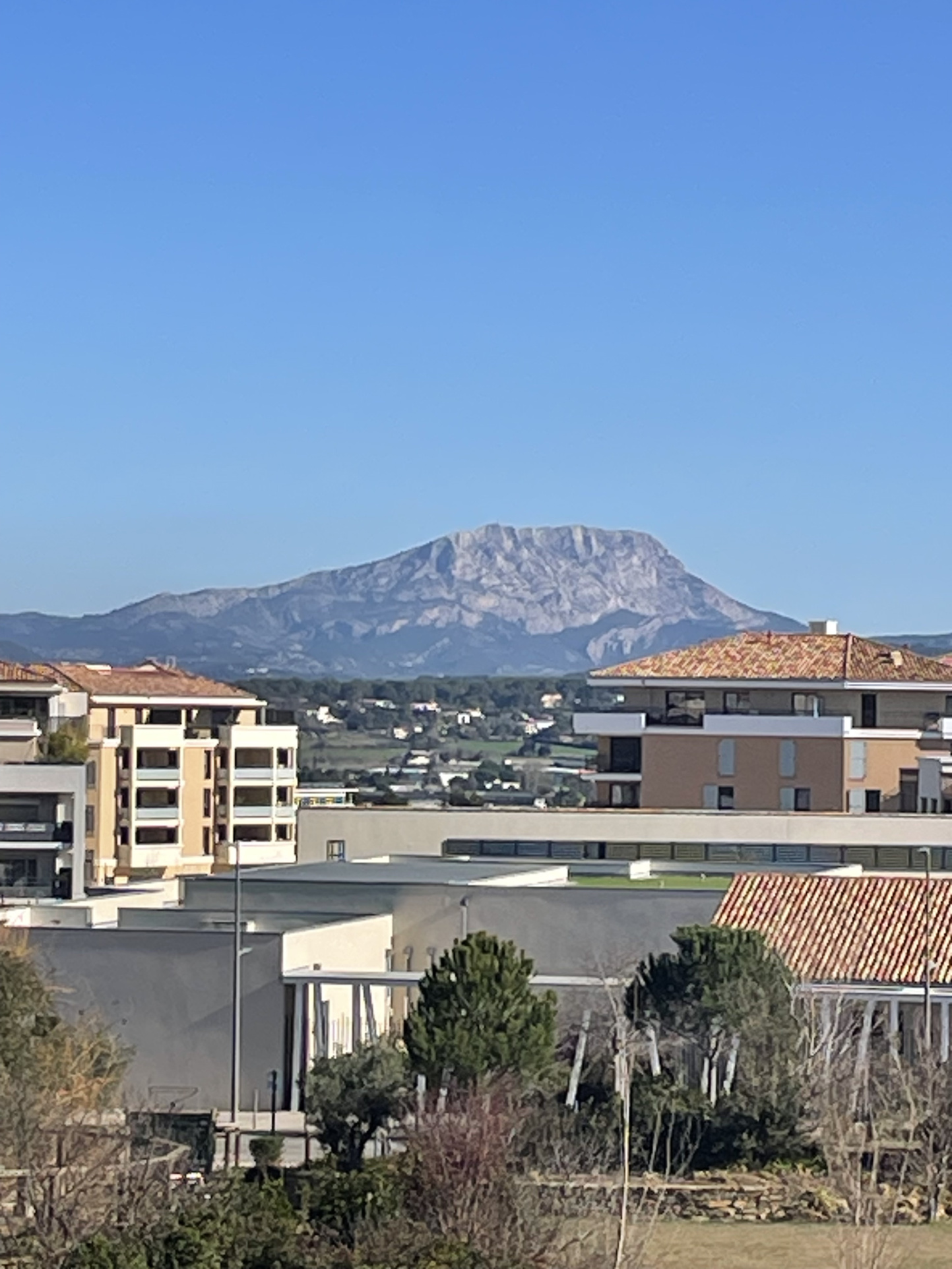 T3 VUE SAINTE VICTOIRE TERRASSE 45M  BOX