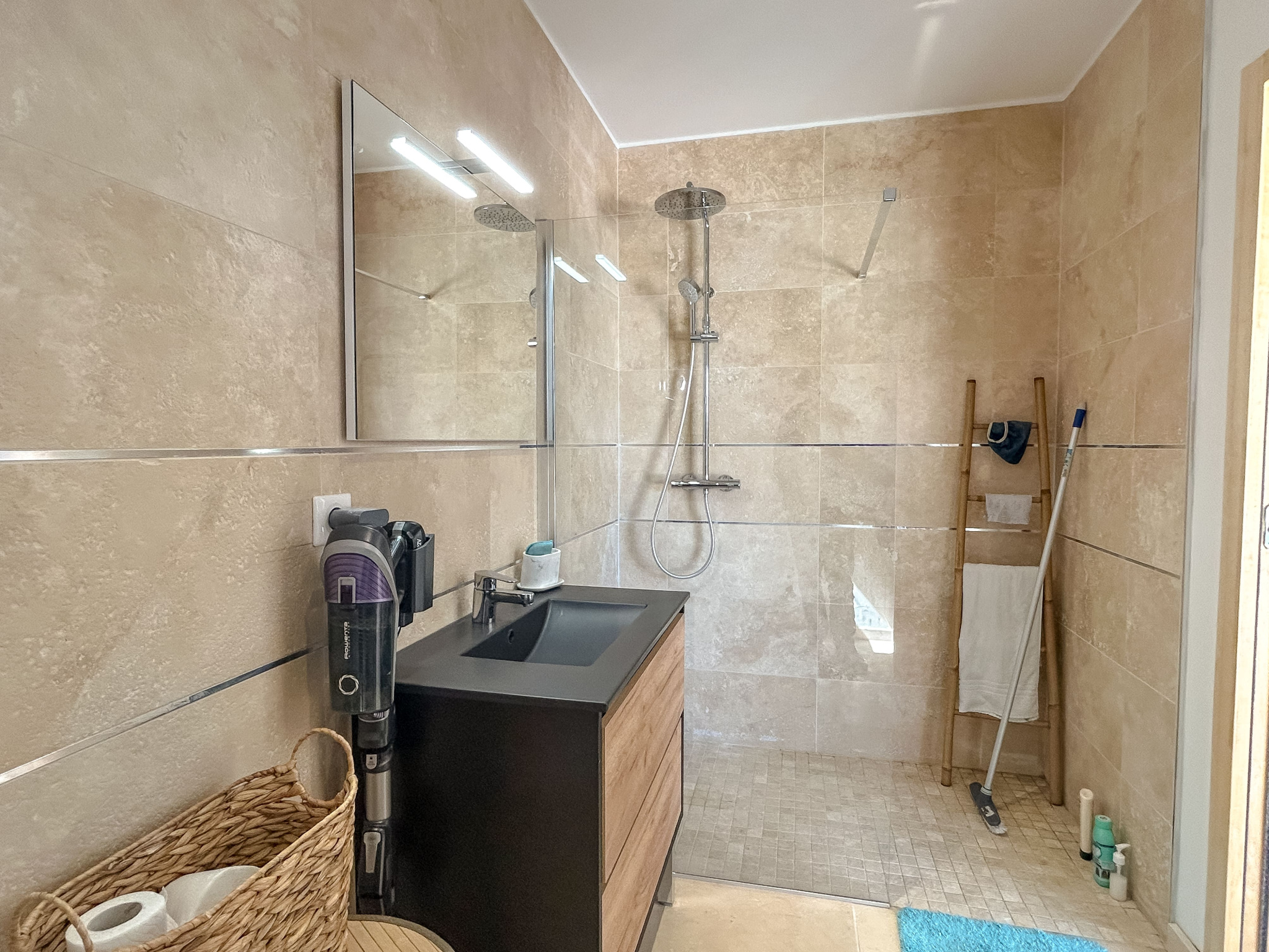 Aix-en-Provence : Maison contemporaine d’environ 300 m2 dont