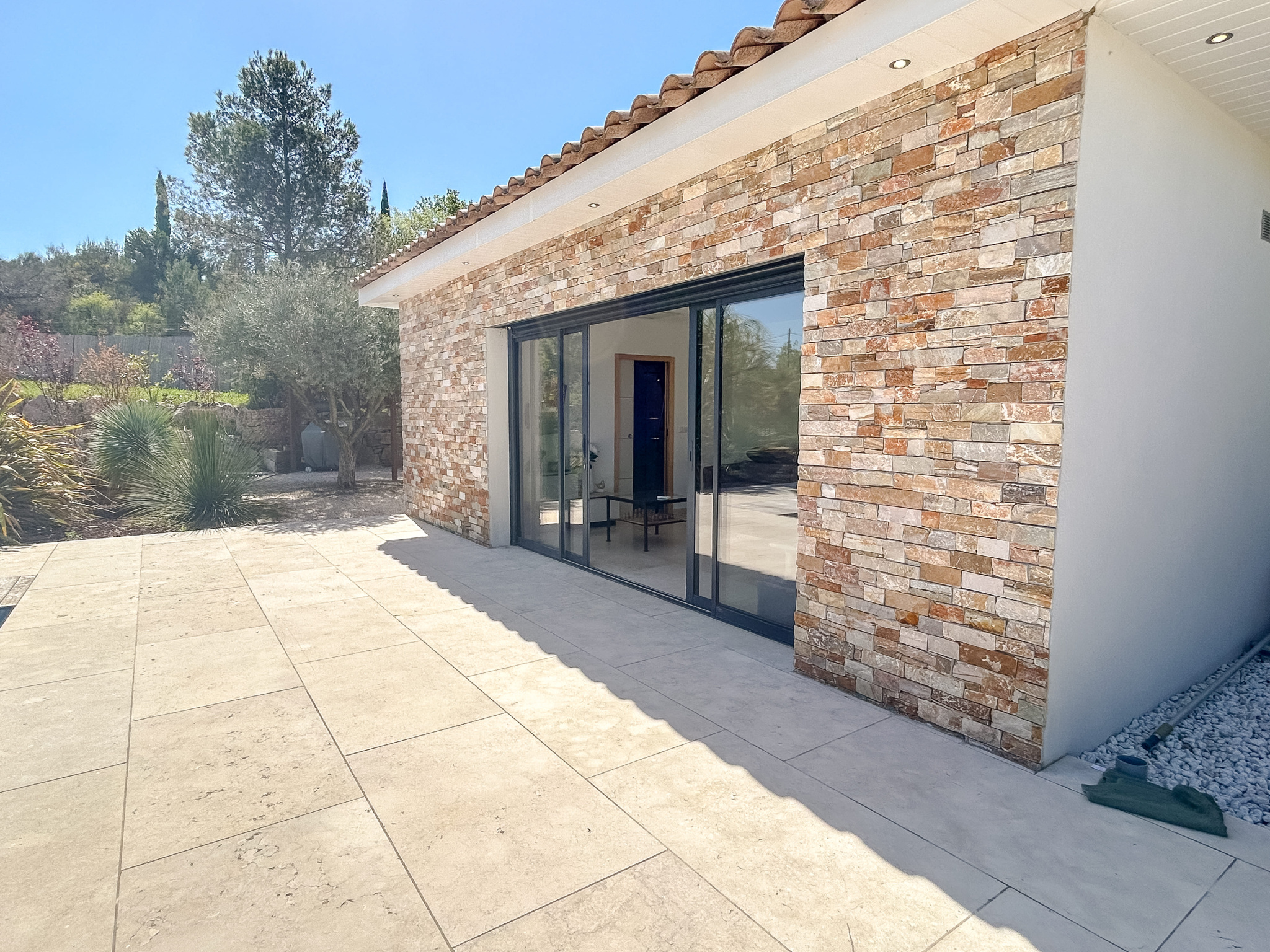 Aix-en-Provence : Maison contemporaine d’environ 300 m2 dont