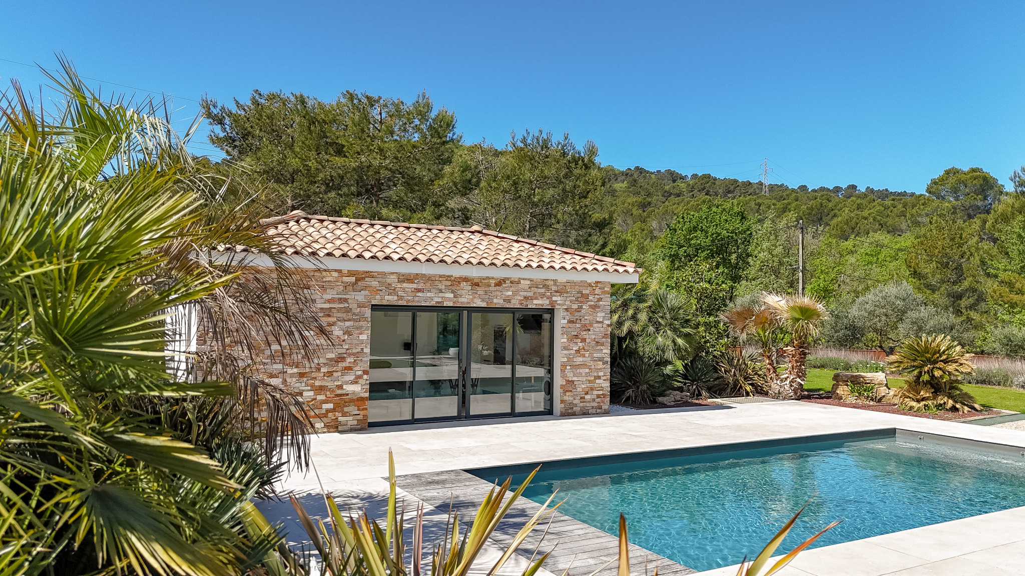 Aix-en-Provence : Maison contemporaine d’environ 300 m2 dont