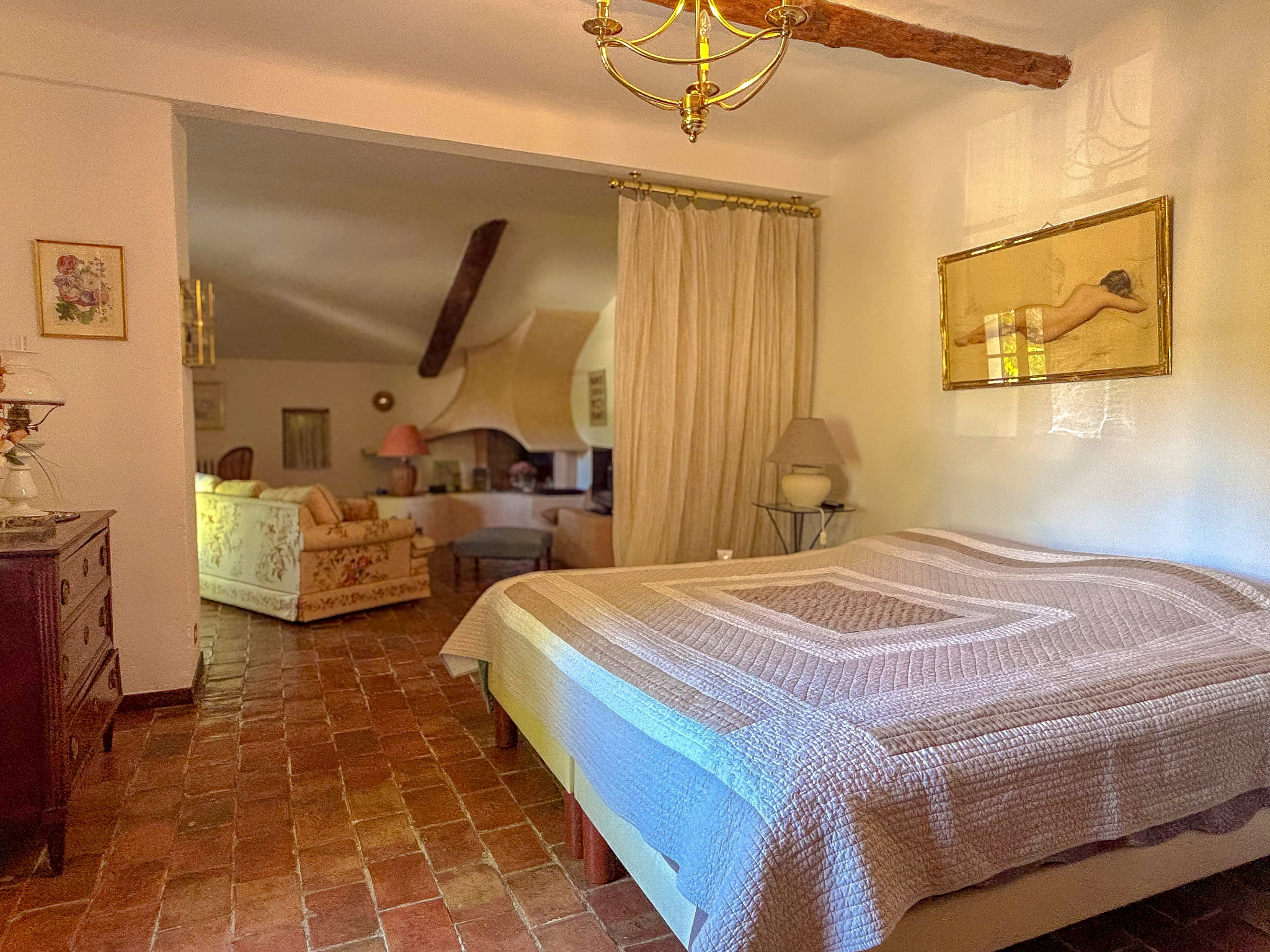 Aix-en-Provence : Bâtisse d’environ 280 m2 + dépendance d’en