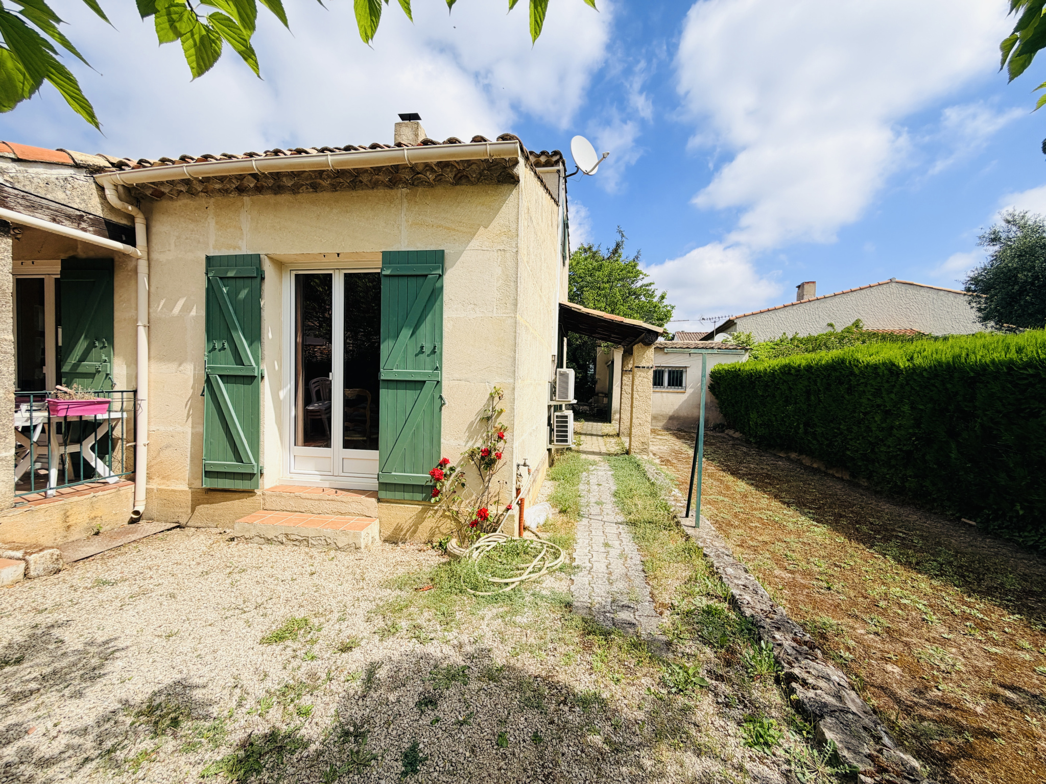 photo_68c75dafd9da1c44af9af973b1d52c80-106418-0.jpg Maison Eguilles village à pied