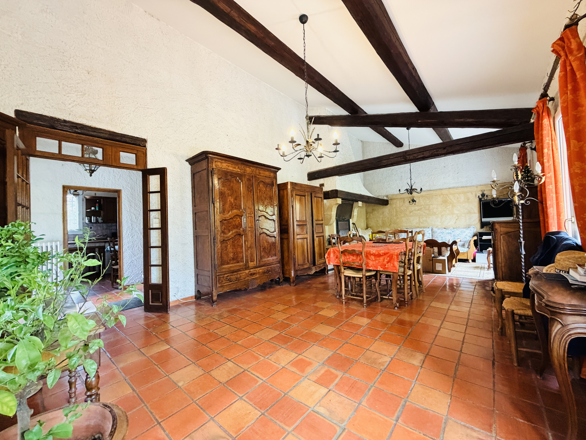 photo_7ef6424c6d4d2a4460481bd65d62195a-106418-0.jpg Maison Eguilles village à pied