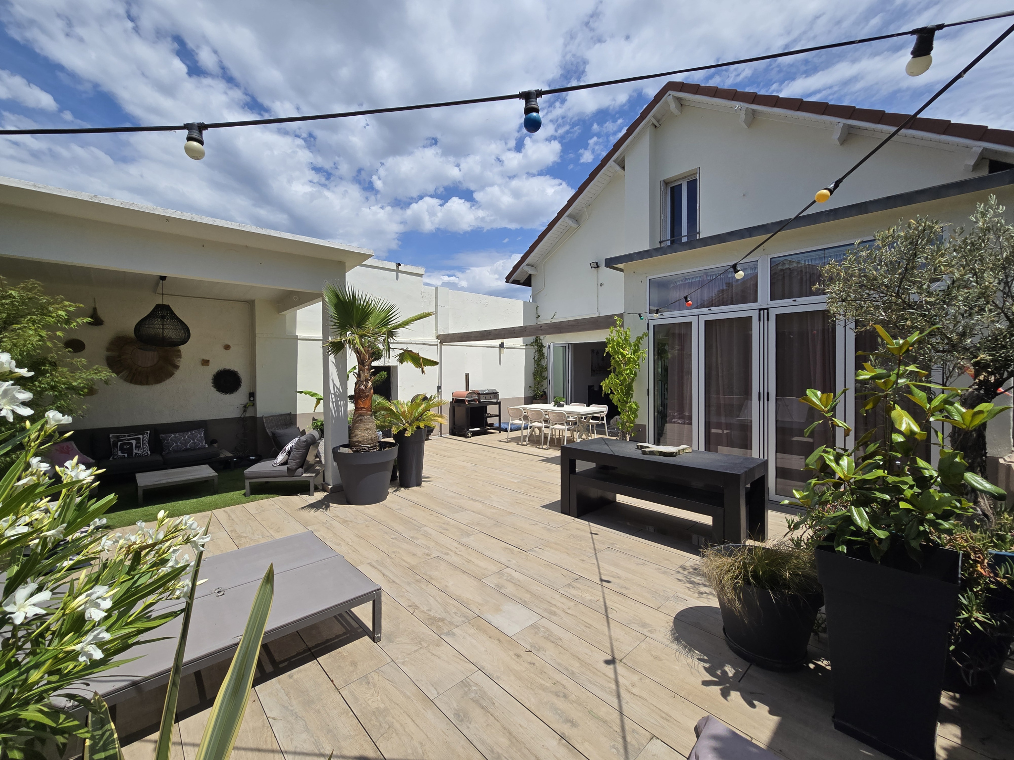 Appt T6 de 200 M2 Terrasse + piscine Quartier Danton !