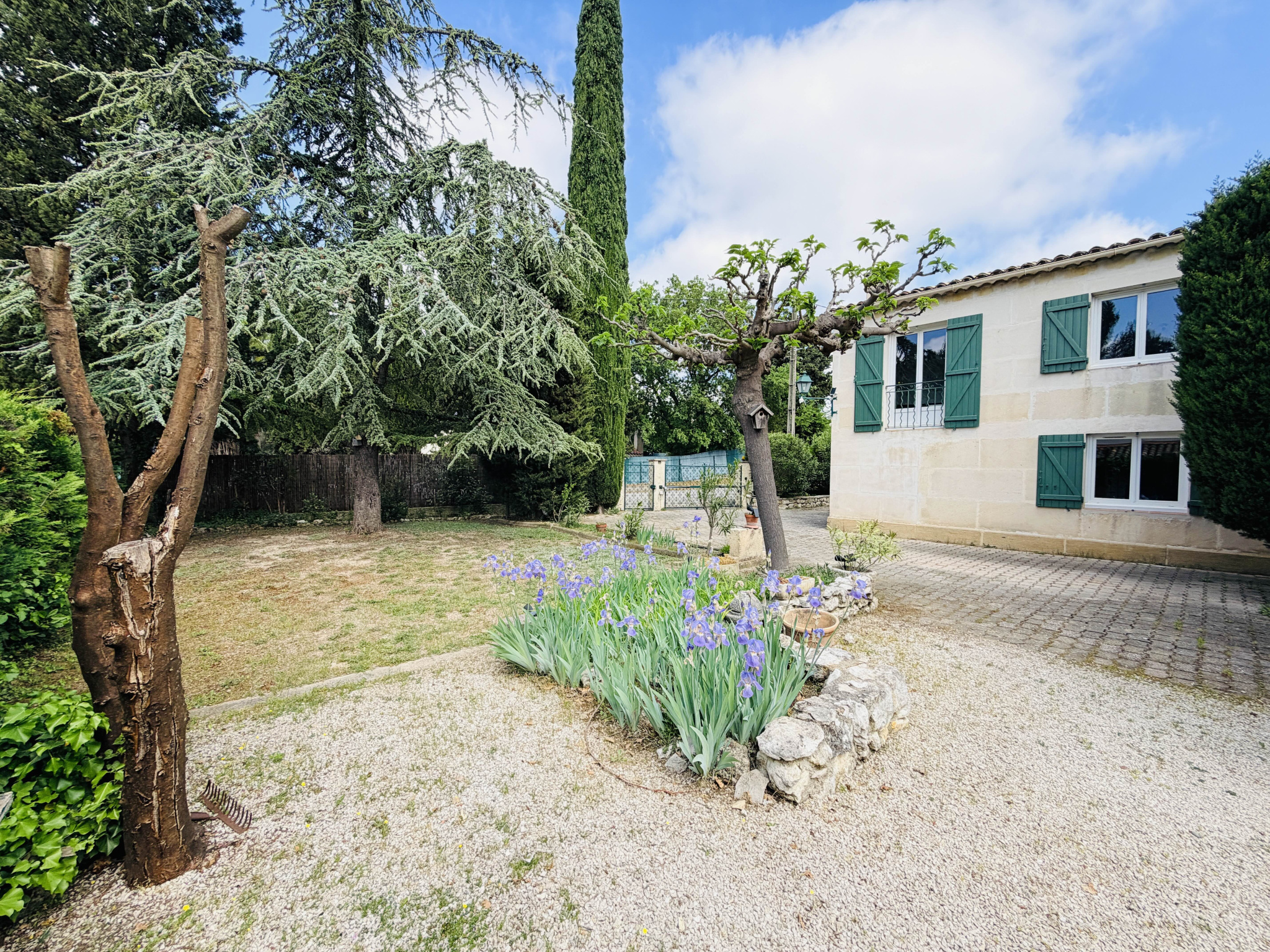 photo_94479b480909c31983e57f15310b91b3-106418-0.jpg Maison Eguilles village à pied
