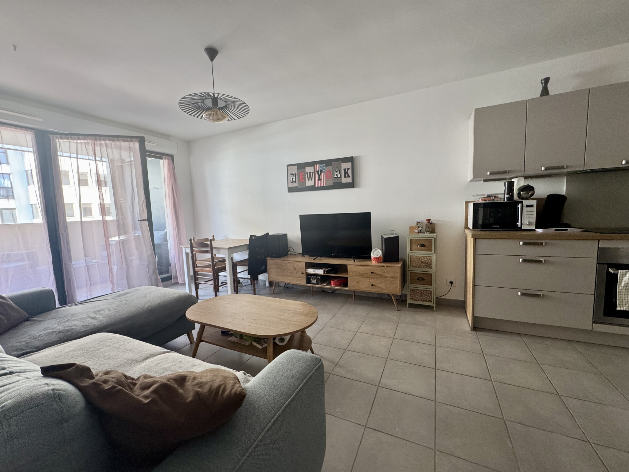 AIX SUD – T3 terrasse parking et garage