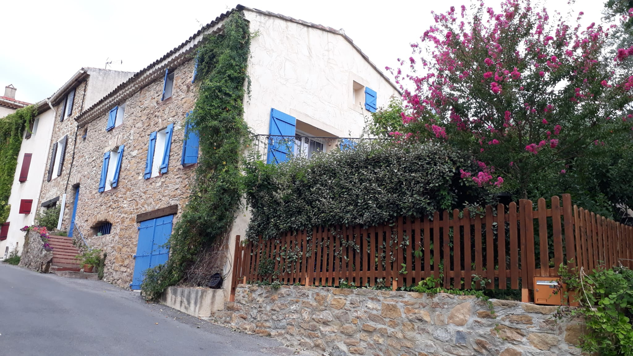 MAISON DE VILLAGE 153m2 / 13790 PEYNIER