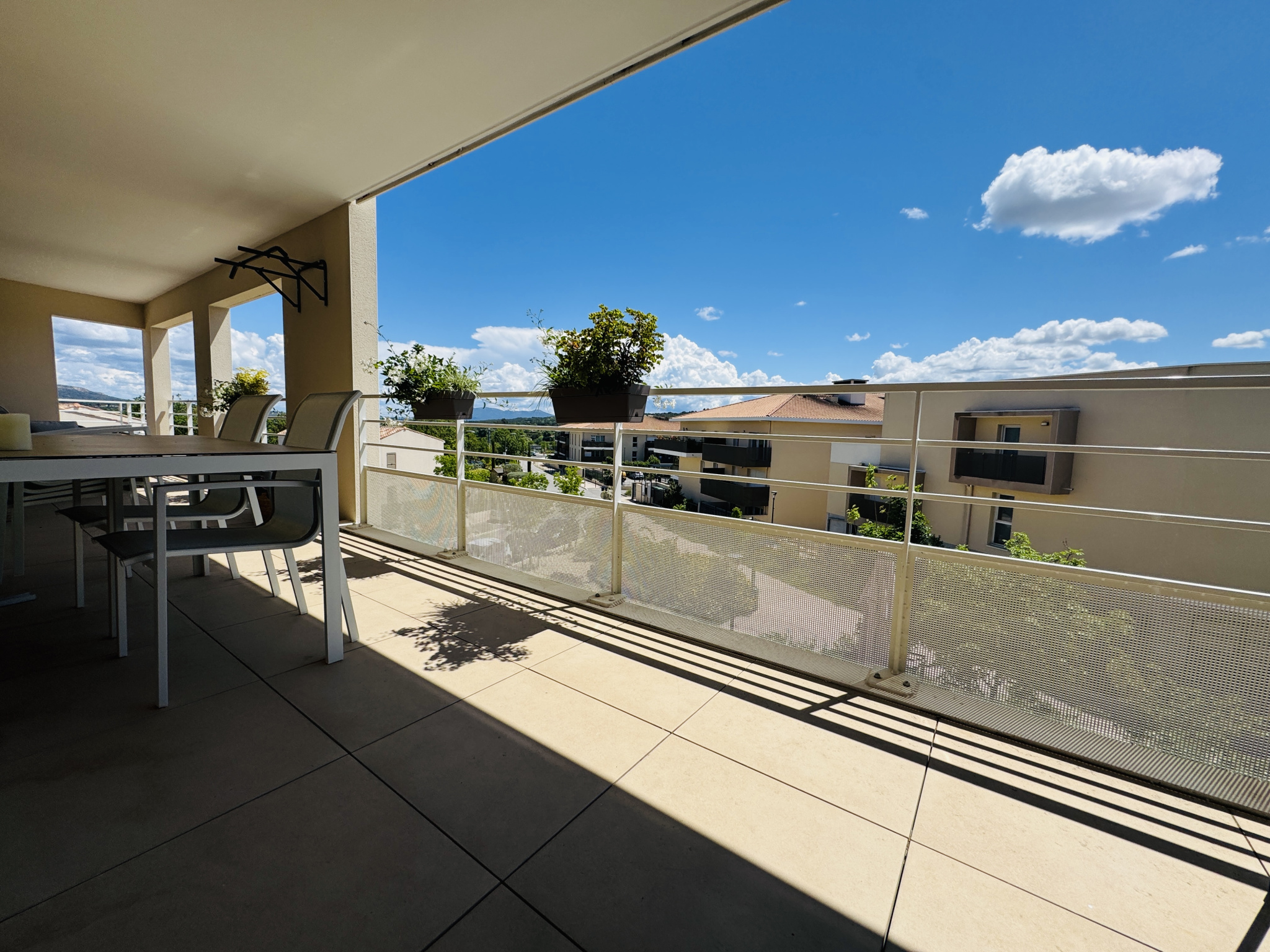photo_da8ce3349a02d06035fdce45124aba16-106227-0.jpg MEYREUlL – T4Terrasse 44m2 parkings
