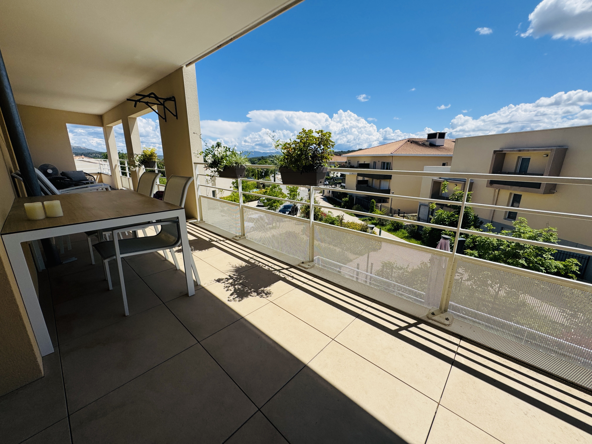 photo_de4ca48f8e8cfcb5fa50b0143fea89d7-106227-0.jpg MEYREUlL – T4Terrasse 44m2 parkings