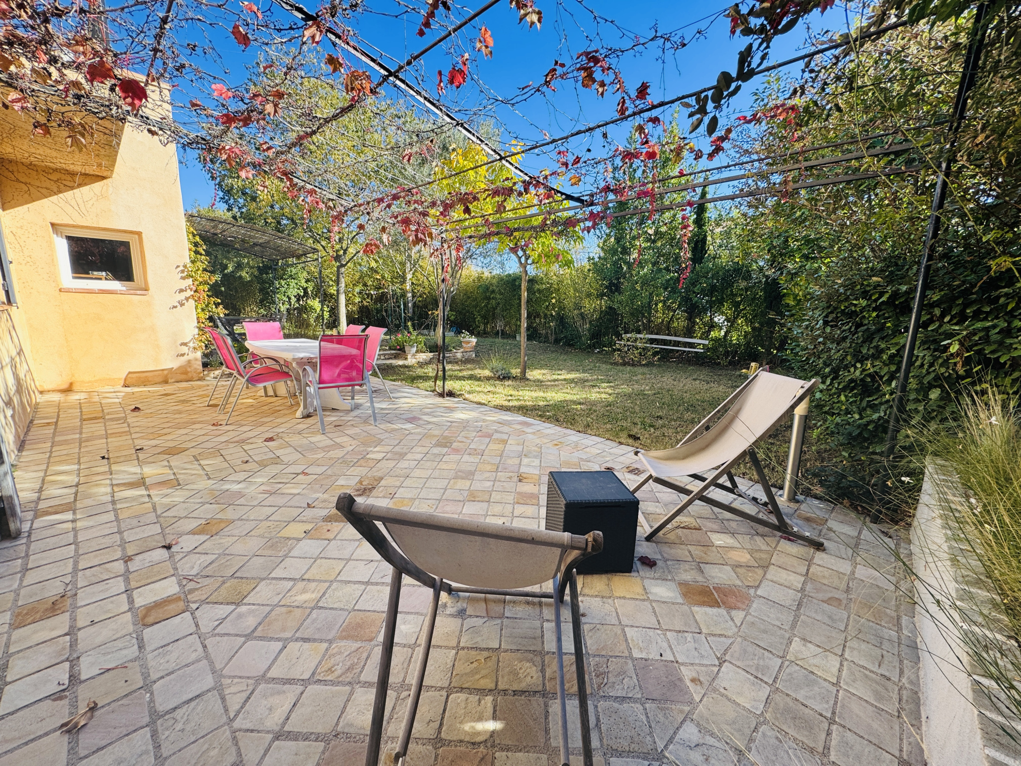 photo_e91ff051ea8a5bebecdae1e6bf8ec414-106284-0.jpg PUYRICARD MAISON 125 m2 jardin calme absolu