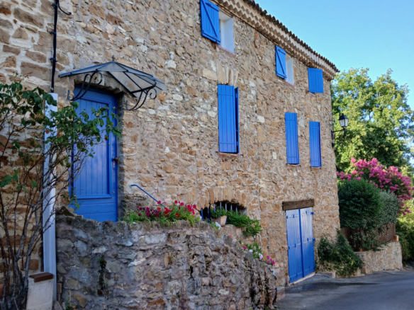 MAISON DE VILLAGE 153m2 / 13790 PEYNIER