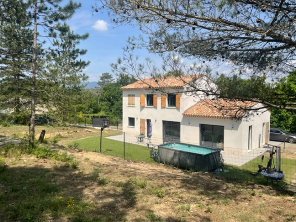VILLA RECENTE DE 149M2 SUR PARCELLE DE 5600M2 A MOINS DE 10