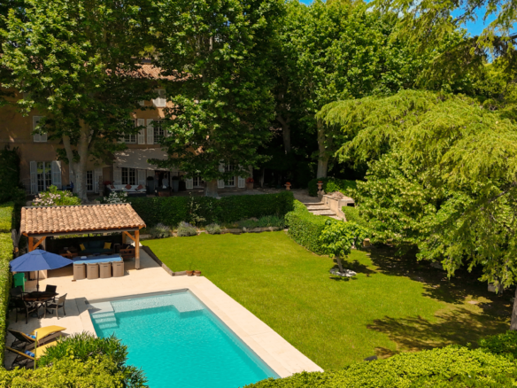 Aix-en-Provence : Maison de Maitre mitoyenne de 185 m2 avec