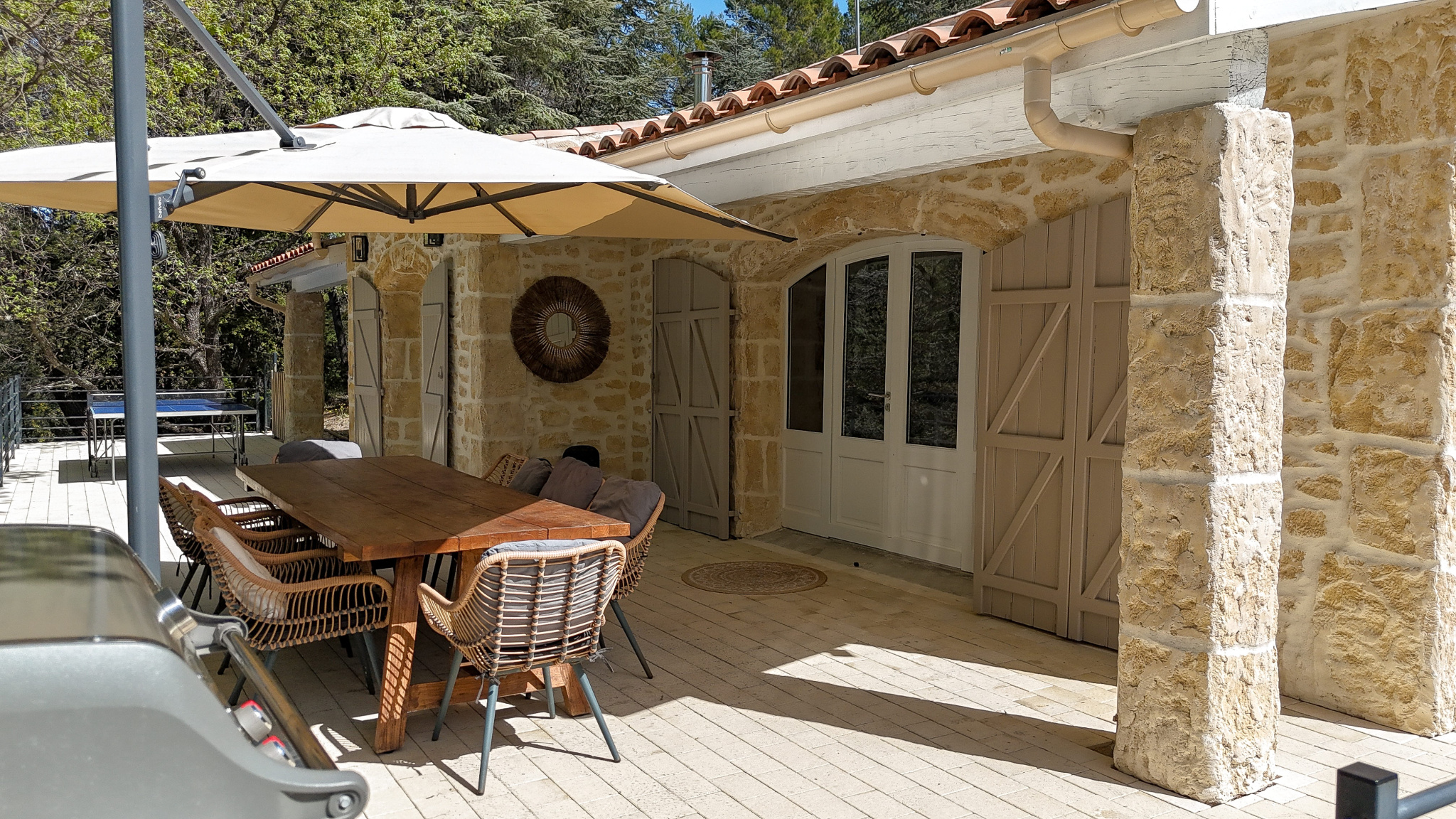 photo_5d23d944168a487e0e0c84fa56b72fa4-106890-0.jpg VENELLES : Maison rénovée de 160 m2 dont dépendance + piscin