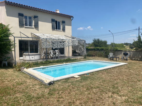 JOLIE VILLA RECENTE T4 AVEC GARAGE ET PISCINE DANS QUARTIER