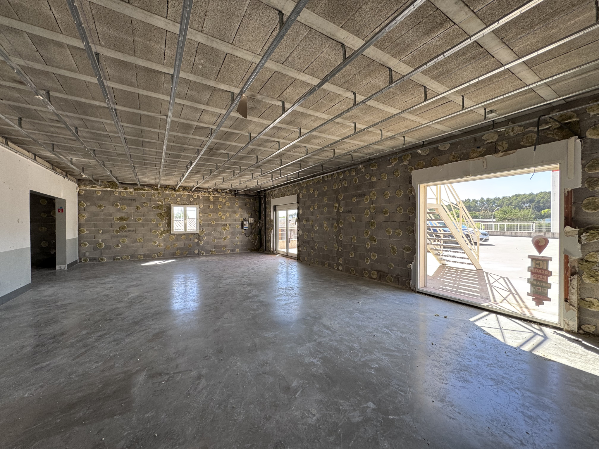 VENELLES – Local commercial