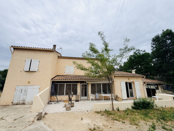 Gréasque – Maison familiale avec piscine
