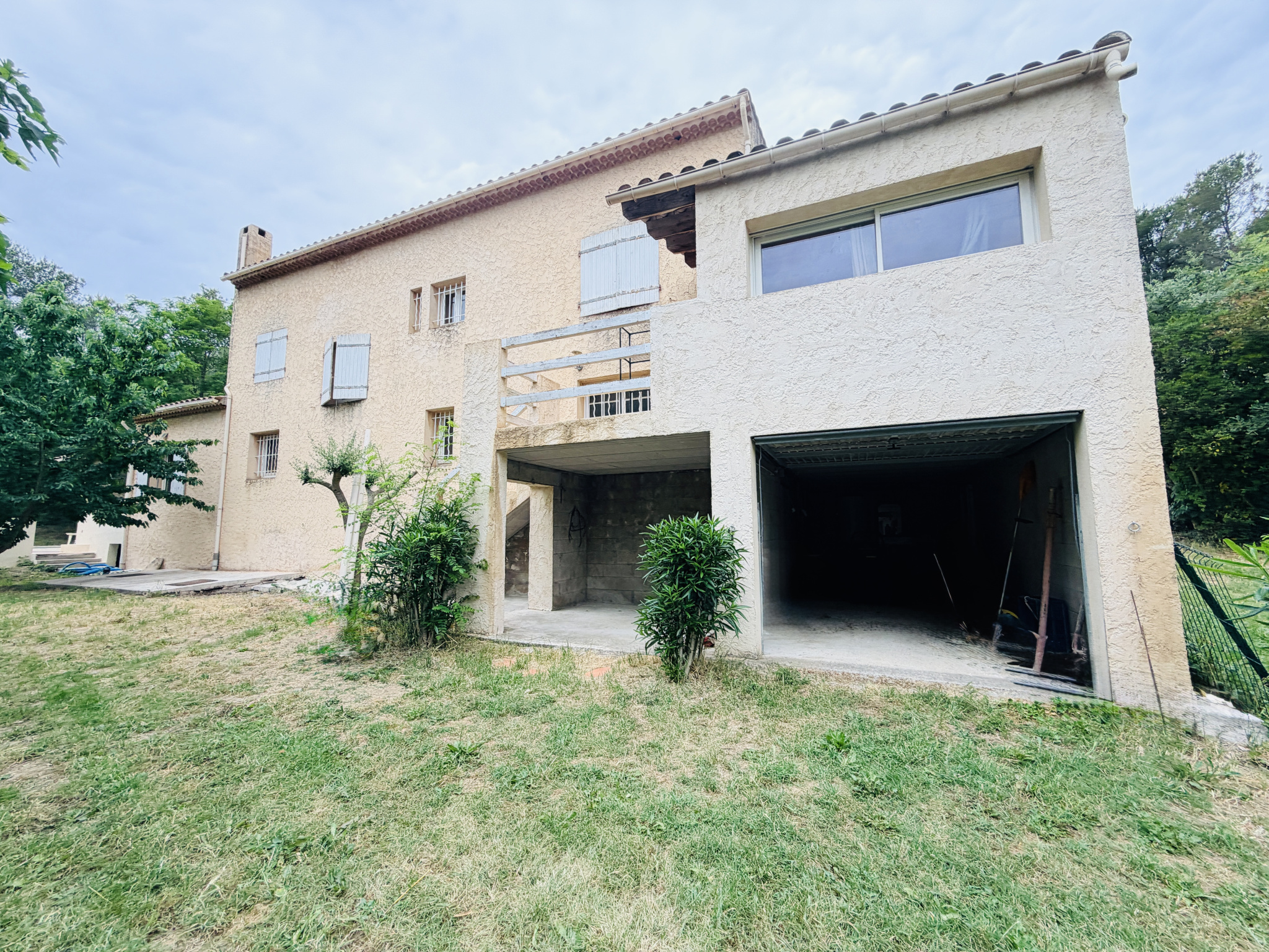 photo_a524ba2c9deb14f49357deaace96e981-106607-0.jpg Gréasque – Maison familiale avec piscine