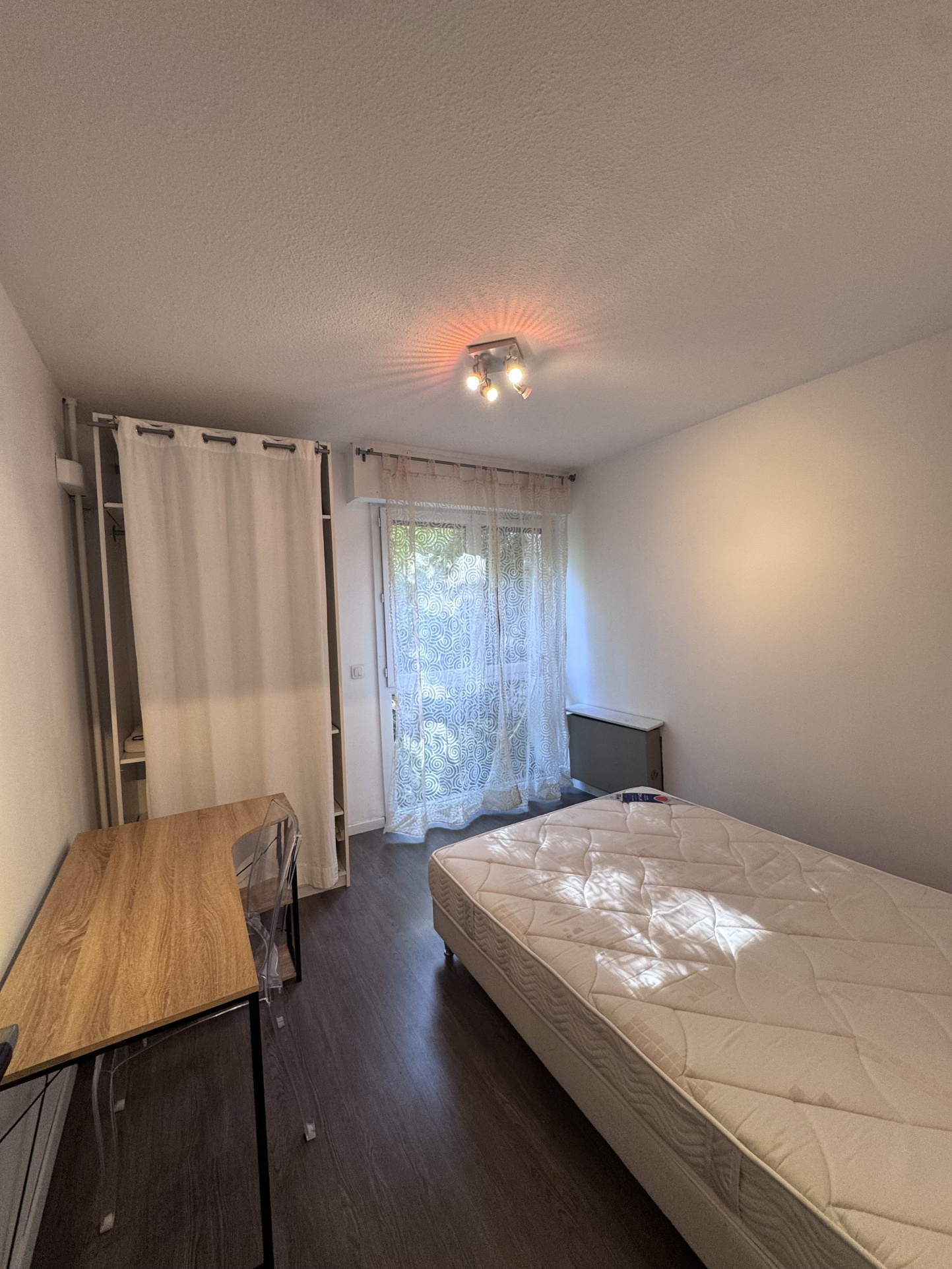 photo_b6160e5c06364cec3b4d48c32c7c08ba-106730-0.jpg AIX QUARTIER VAL SAINT-ANDRE – T3 meublé rez-de-jardin