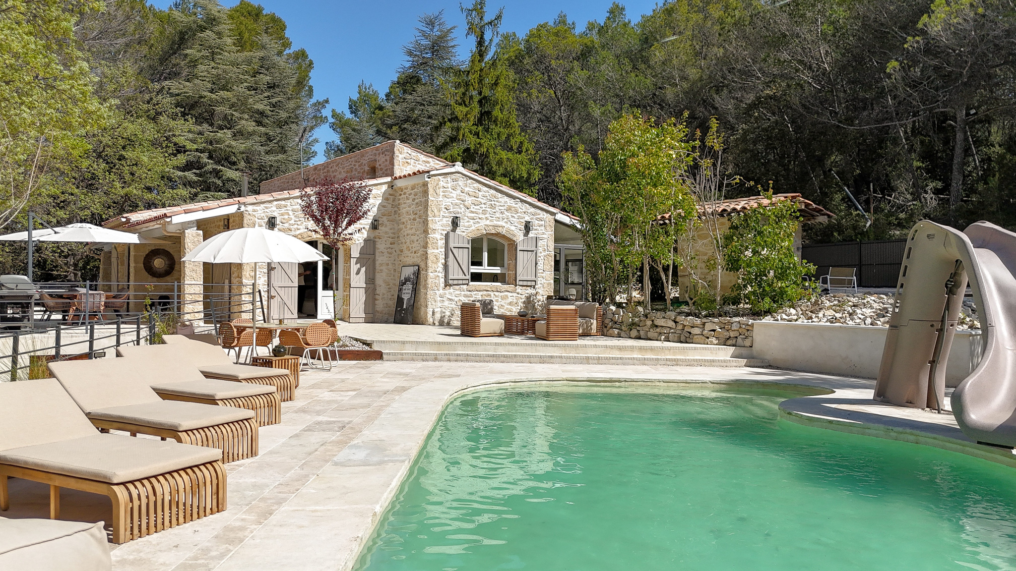 photo_d1a2c3b1724826d05ba00cd964919f03-106890-0.jpg VENELLES : Maison rénovée de 160 m2 dont dépendance + piscin