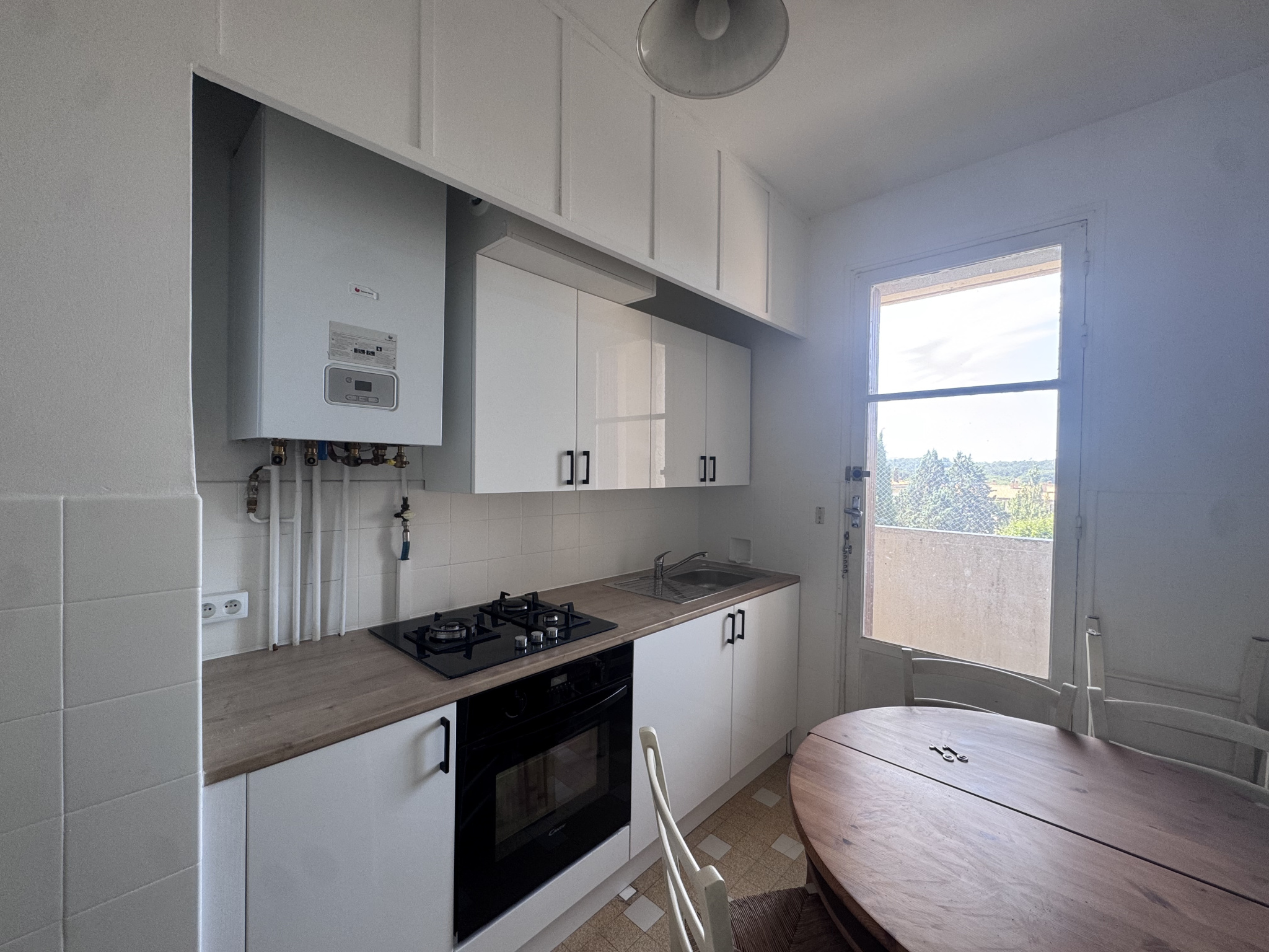 photo_e813aaddf2afd1c1c998e20760d1d805-106795-0.jpg AIX PIGONNET – T3 meublé avec balcons, parking collectif et