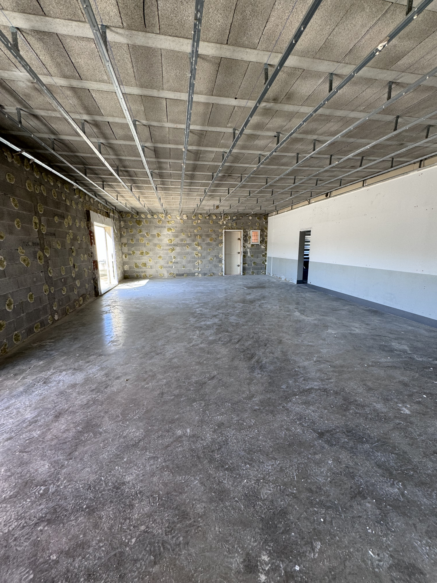 VENELLES – Local commercial