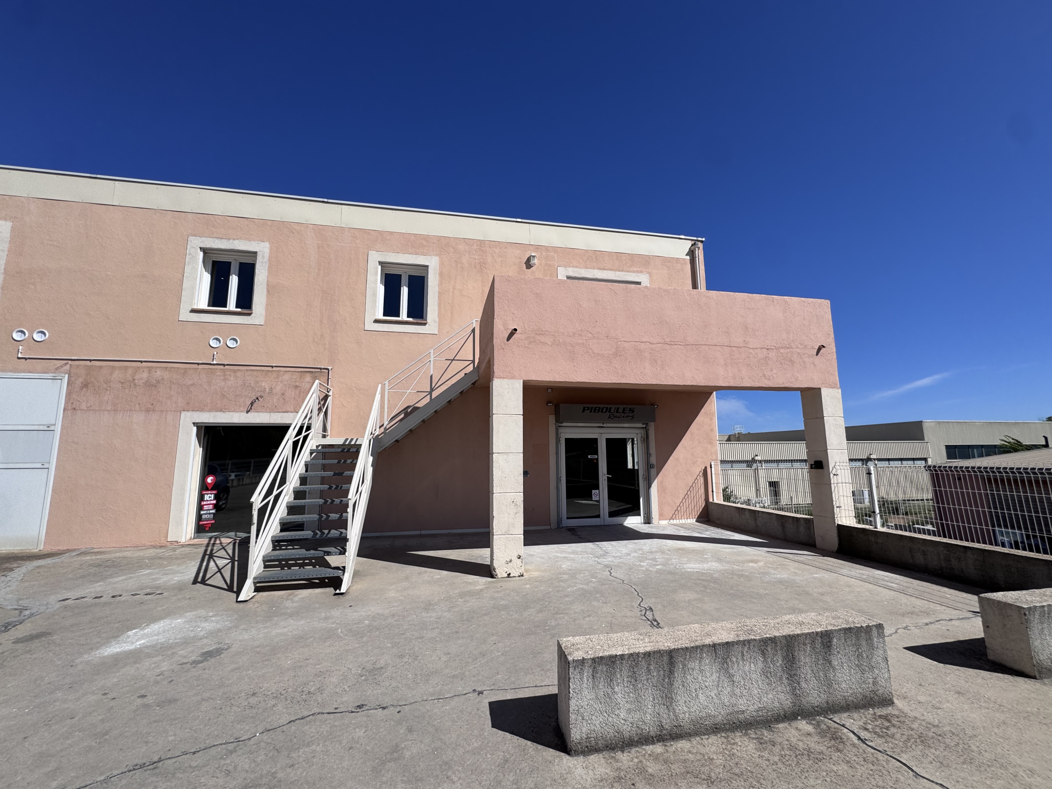 VENELLES – Local commercial