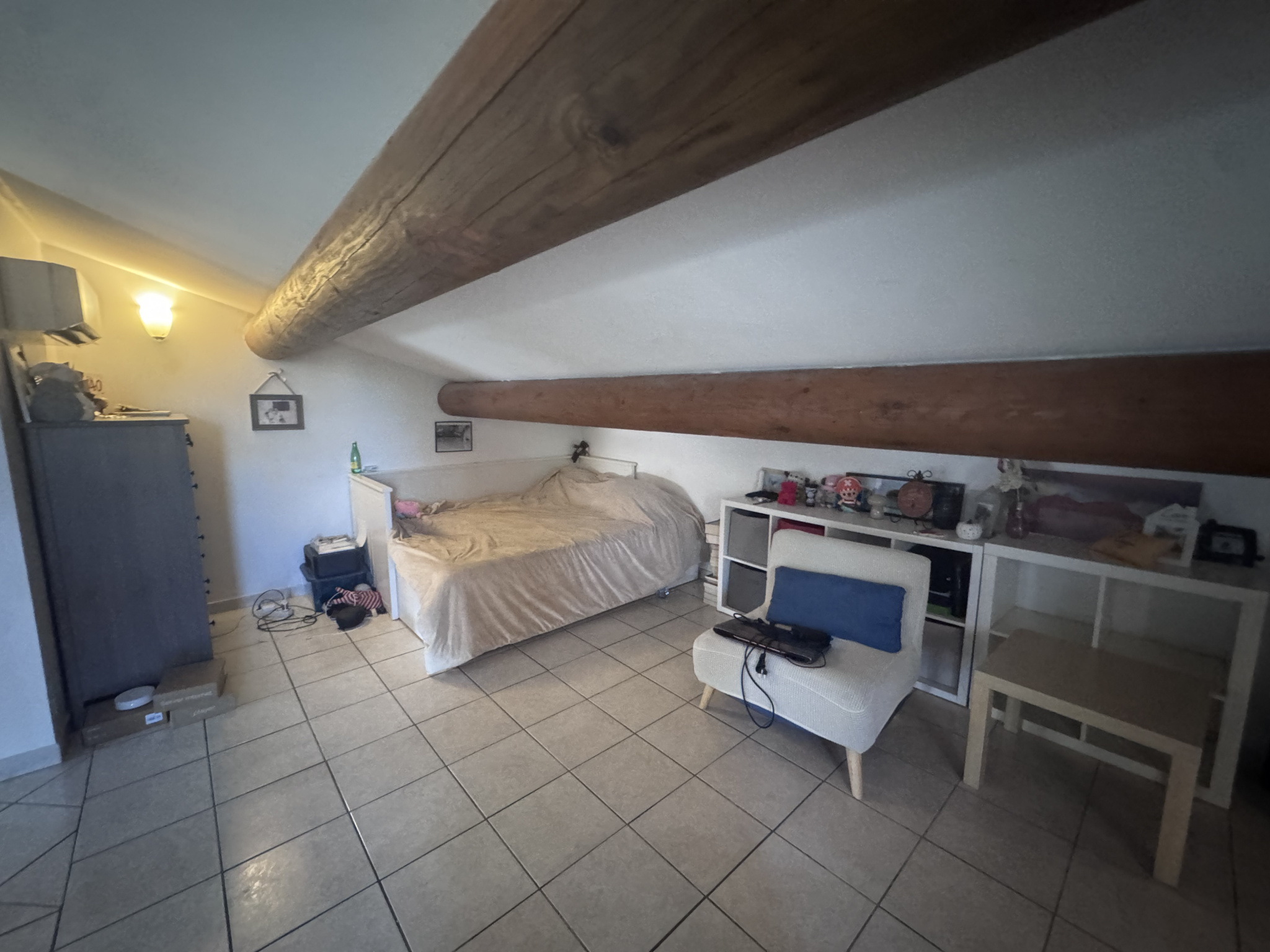 PEYROLLES – T3 avec terrasse et parking privatif