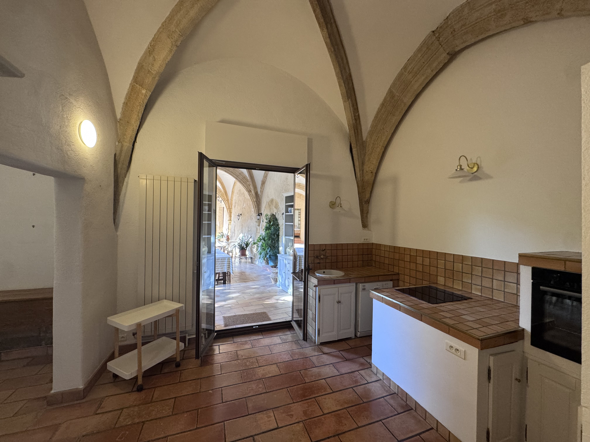 AIX QUARTIER ROTONDE – T3 meublé en rez-de-jardin avec parki