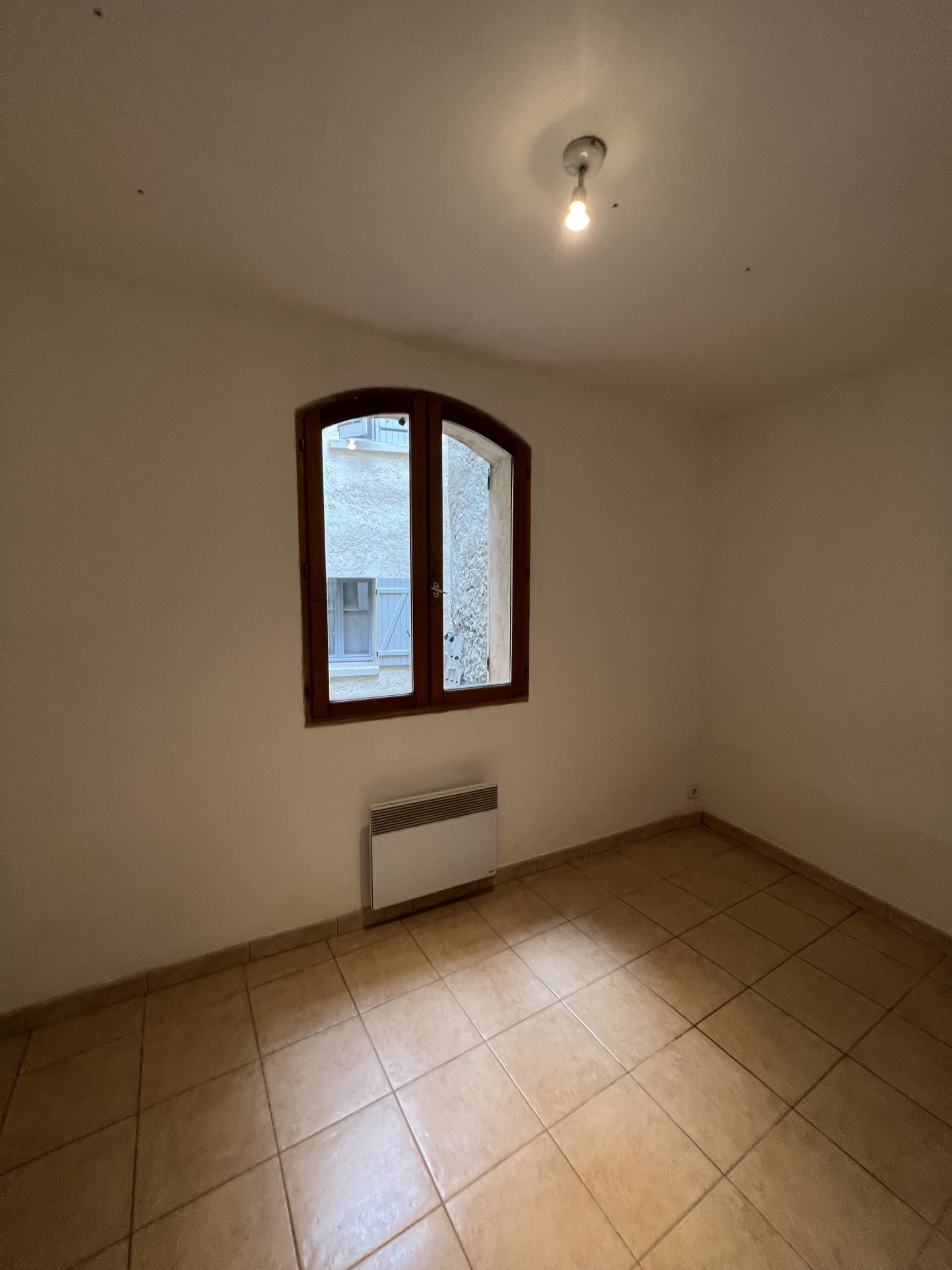 PEYROLLES – T3 en triplex