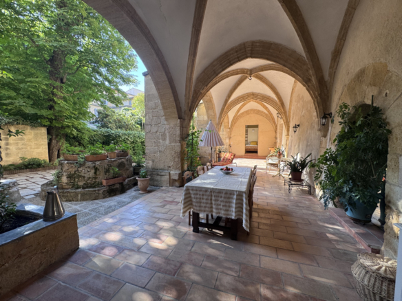 AIX QUARTIER ROTONDE – T3 meublé en rez-de-jardin avec parki