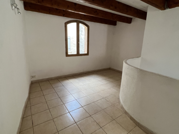 PEYROLLES – T3 en triplex