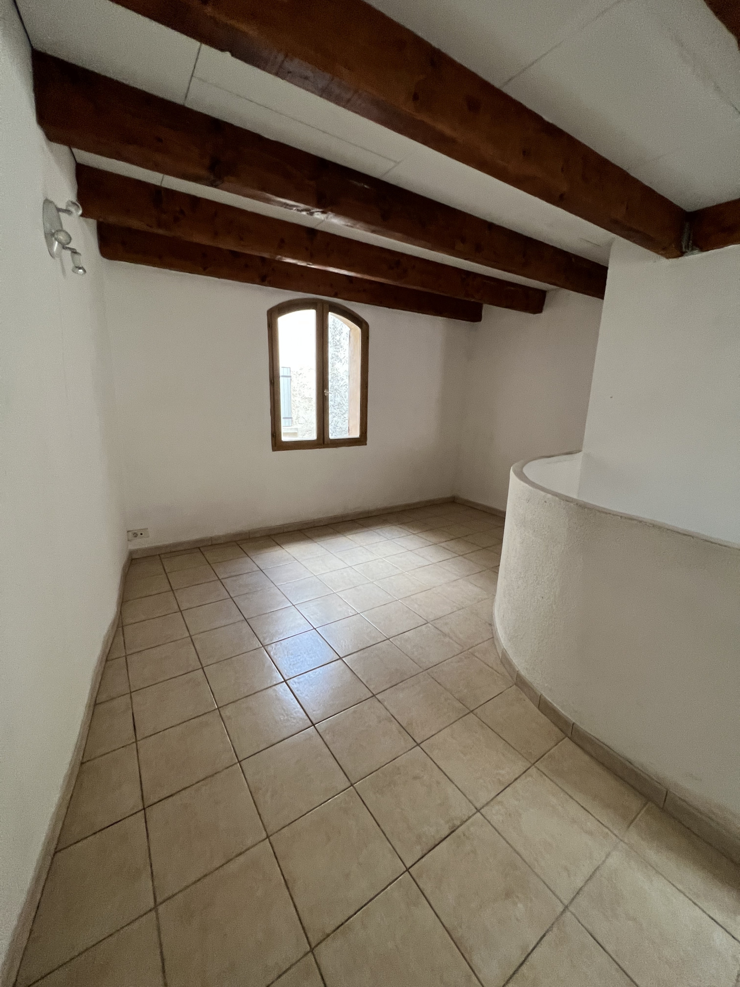 PEYROLLES – T3 en triplex