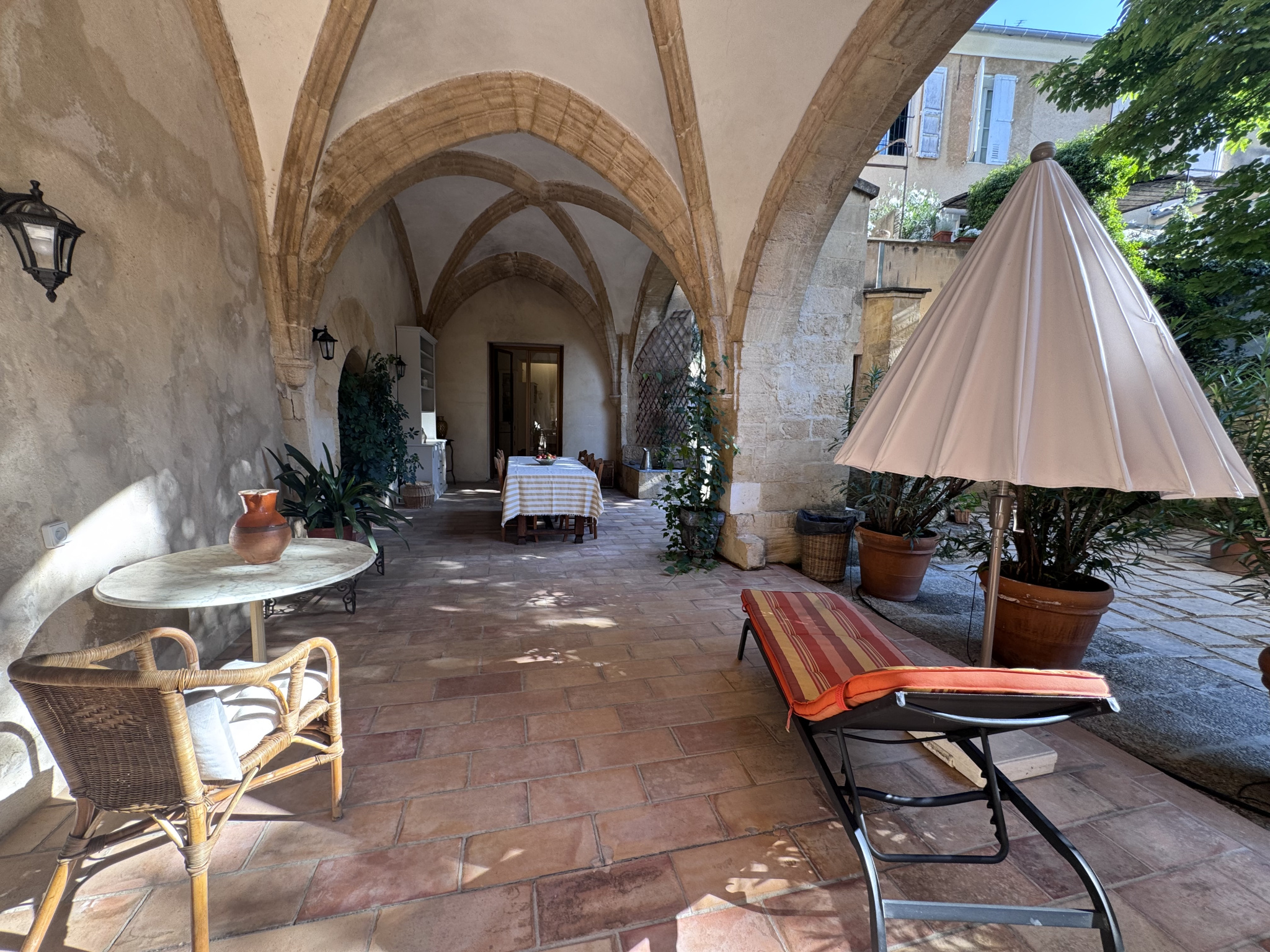 AIX QUARTIER ROTONDE – T3 meublé en rez-de-jardin avec parki