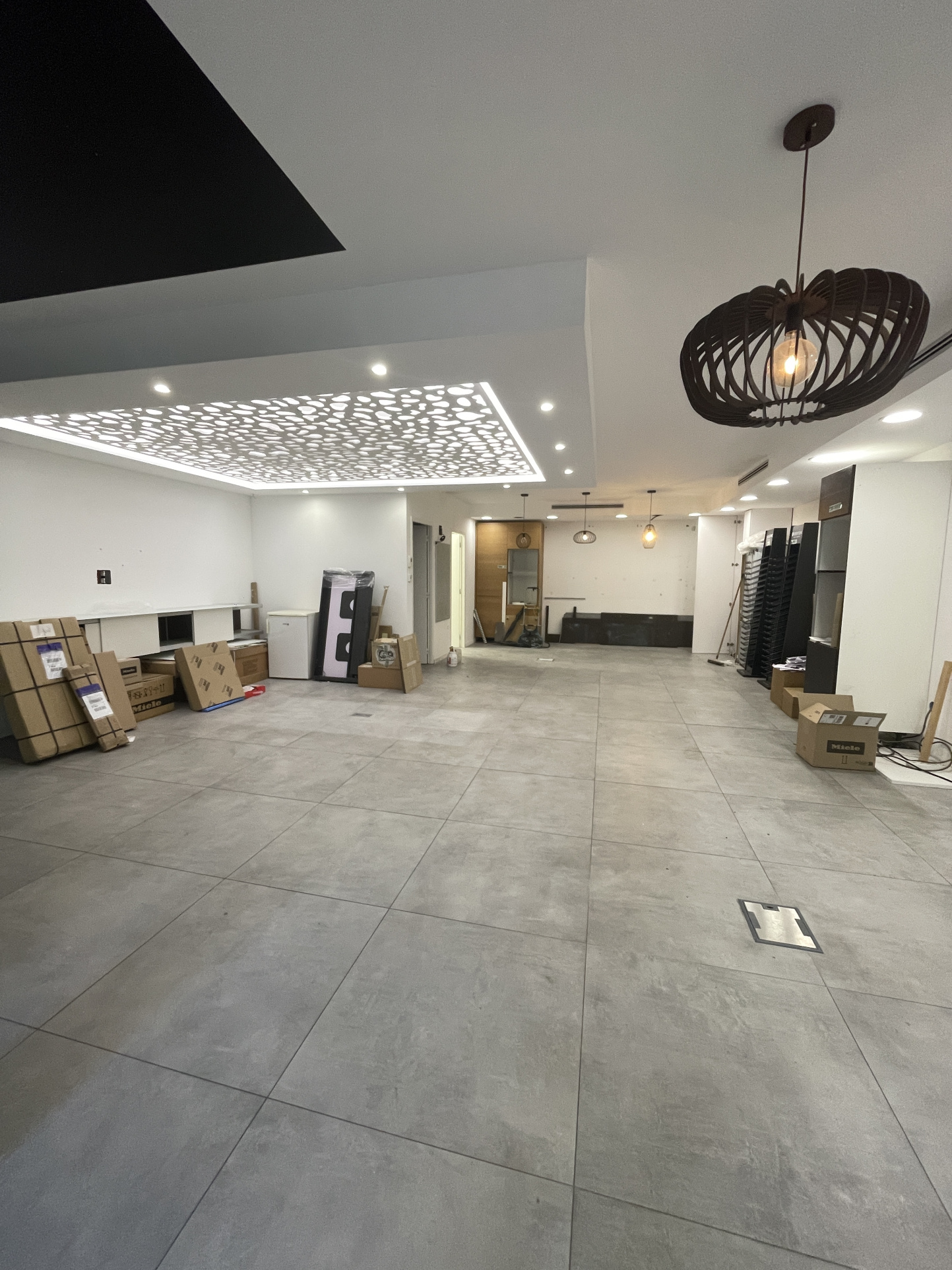 Murs commerciaux – Toutes activités   97 m2   PAS DE LOYER.