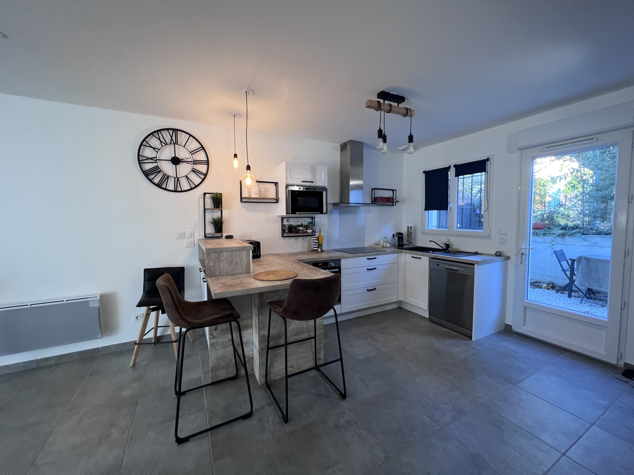 photo_c95de541f001a7e435f6913315bf867e-107004-0.jpg LA FARE-LES-OLIVIERS – Maison meublée de type 3 avec jardine