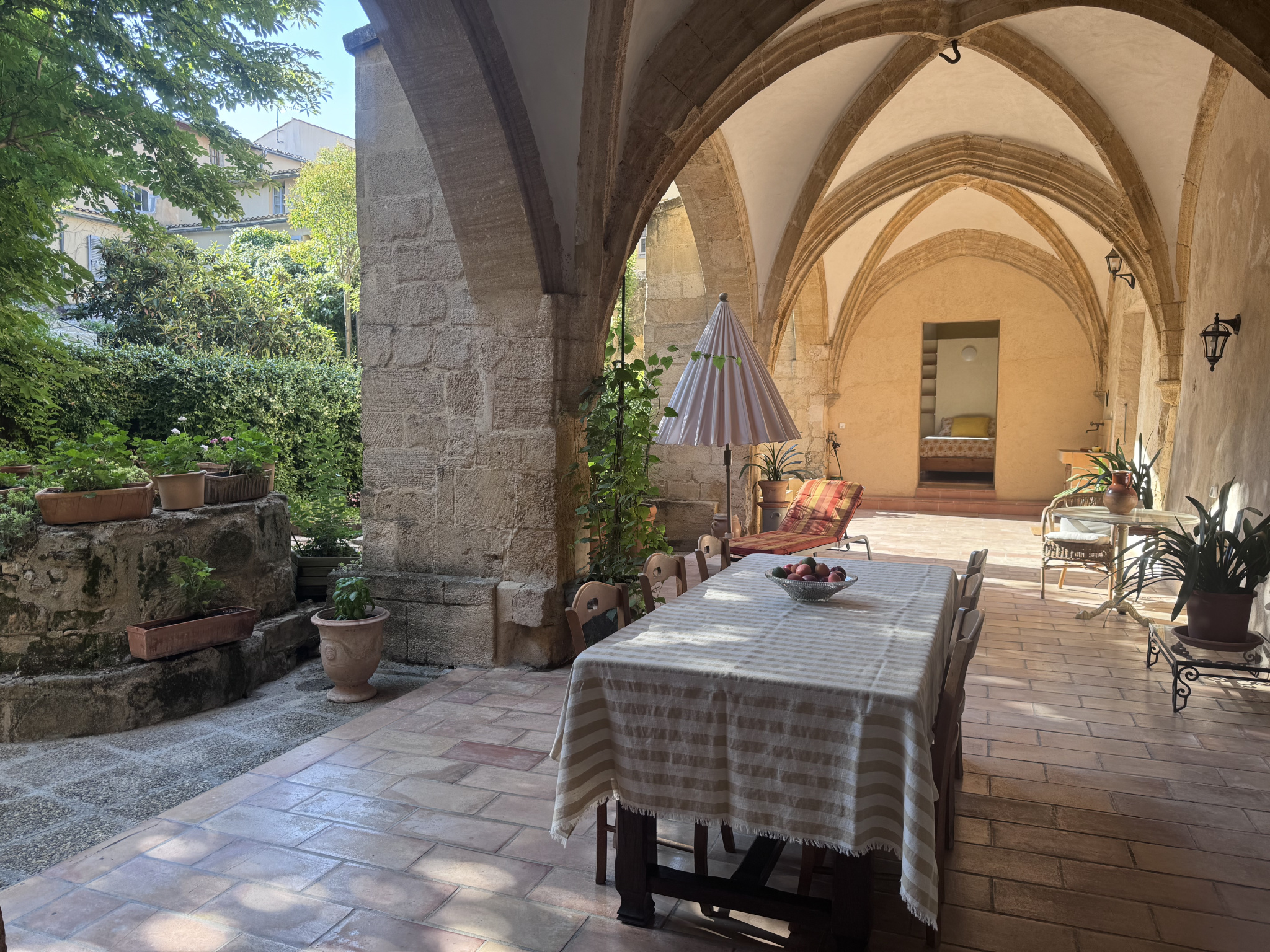 AIX QUARTIER ROTONDE – T3 meublé en rez-de-jardin avec parki