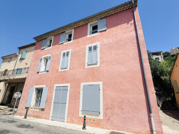 Éguilles   Au coeur du village, au calme absolu