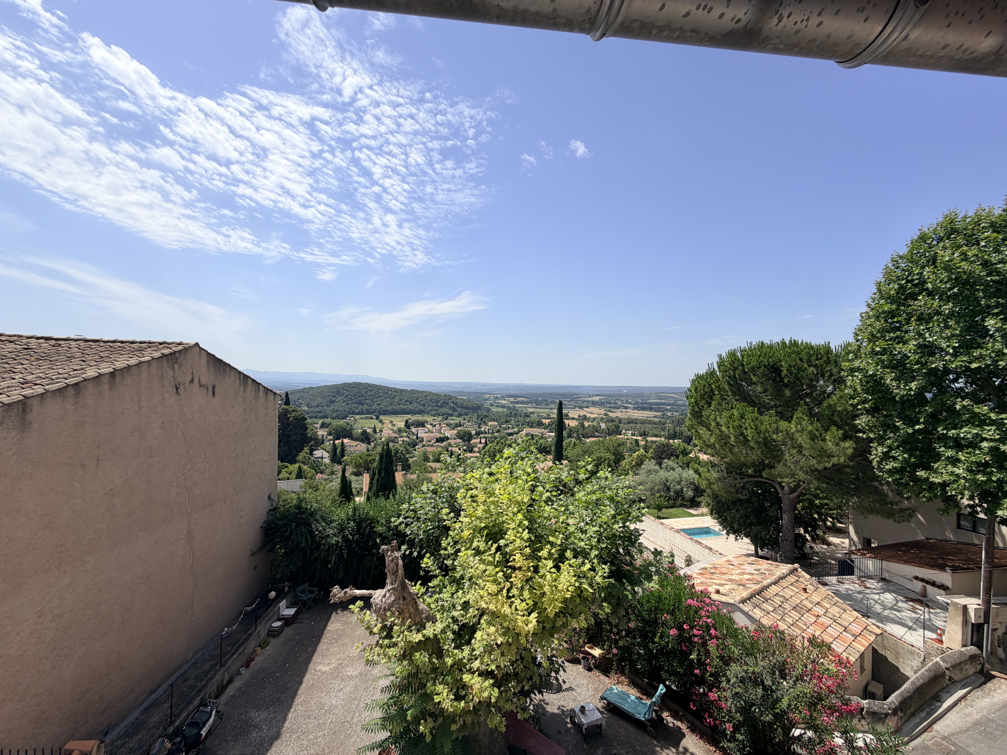 photo_d1723fe1d6cb0ace716c05c954bd8858-107049-0.jpg Éguilles Au coeur du village, au calme absolu