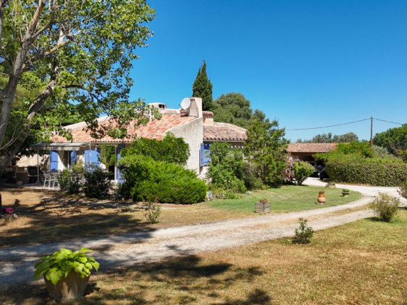 Aix-en-Provence NORD : Maison d’environ 140 m2 dont dépendan