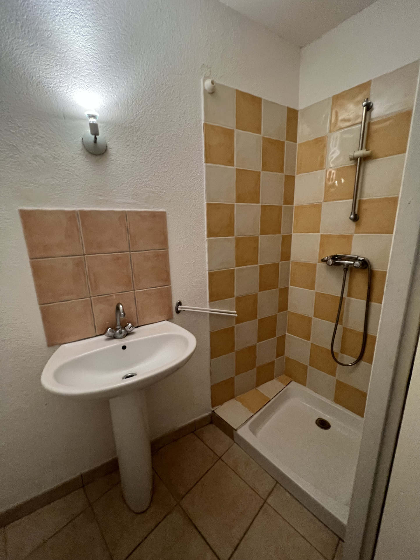 PEYROLLES – T3 en triplex