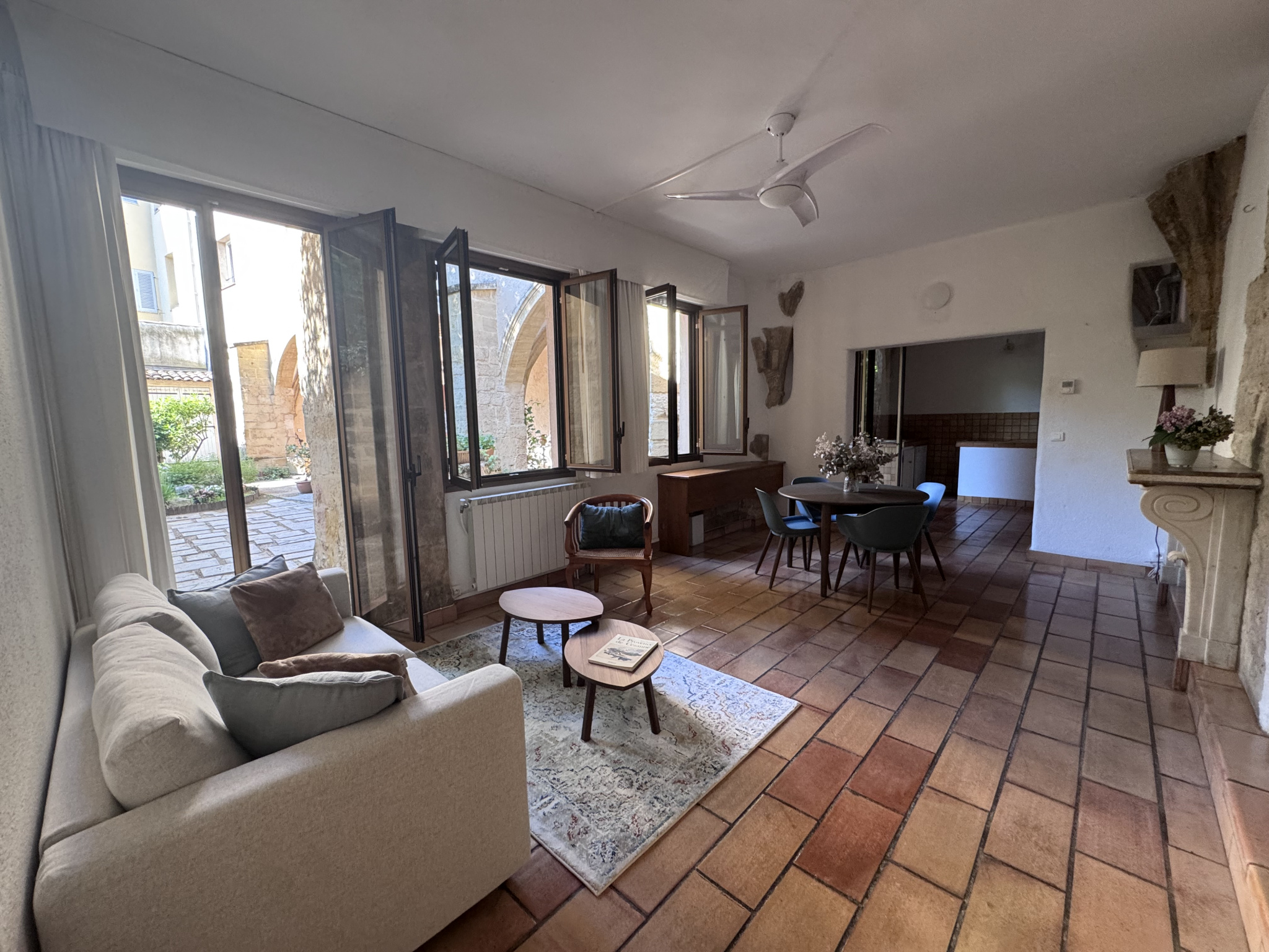 AIX QUARTIER ROTONDE – T3 meublé en rez-de-jardin avec parki