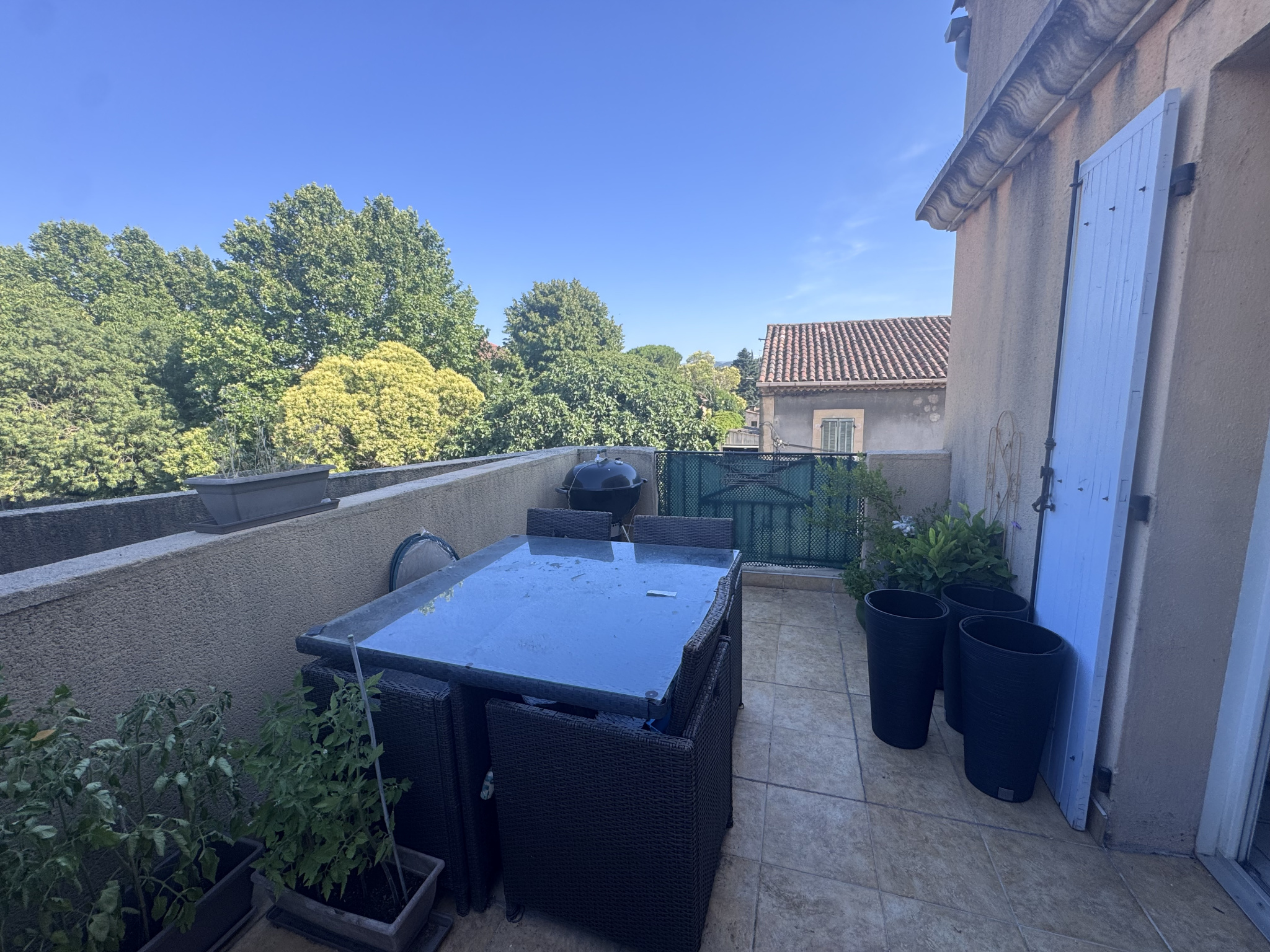 PEYROLLES – T3 avec terrasse et parking privatif