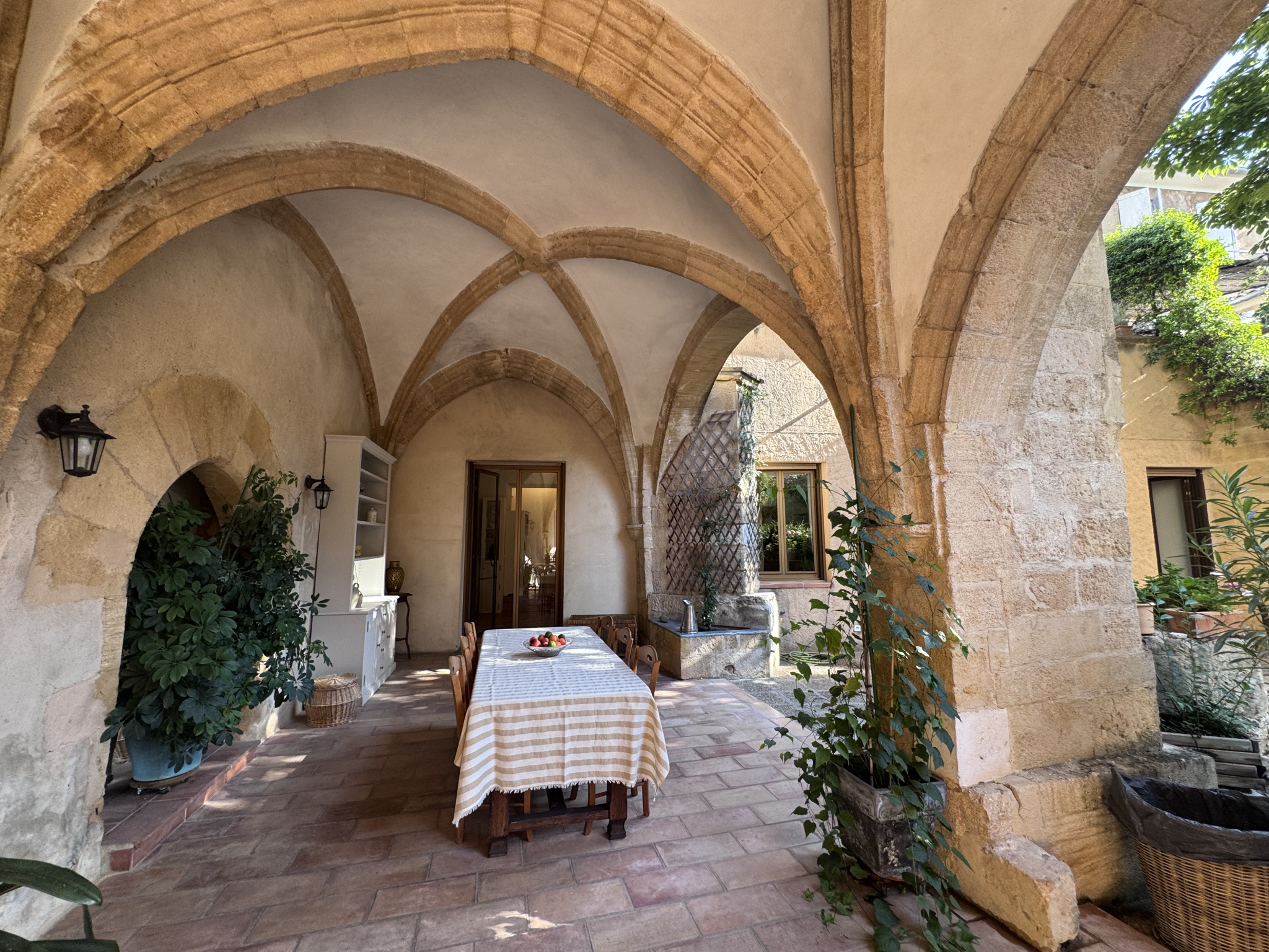 AIX QUARTIER ROTONDE – T3 meublé en rez-de-jardin avec parki