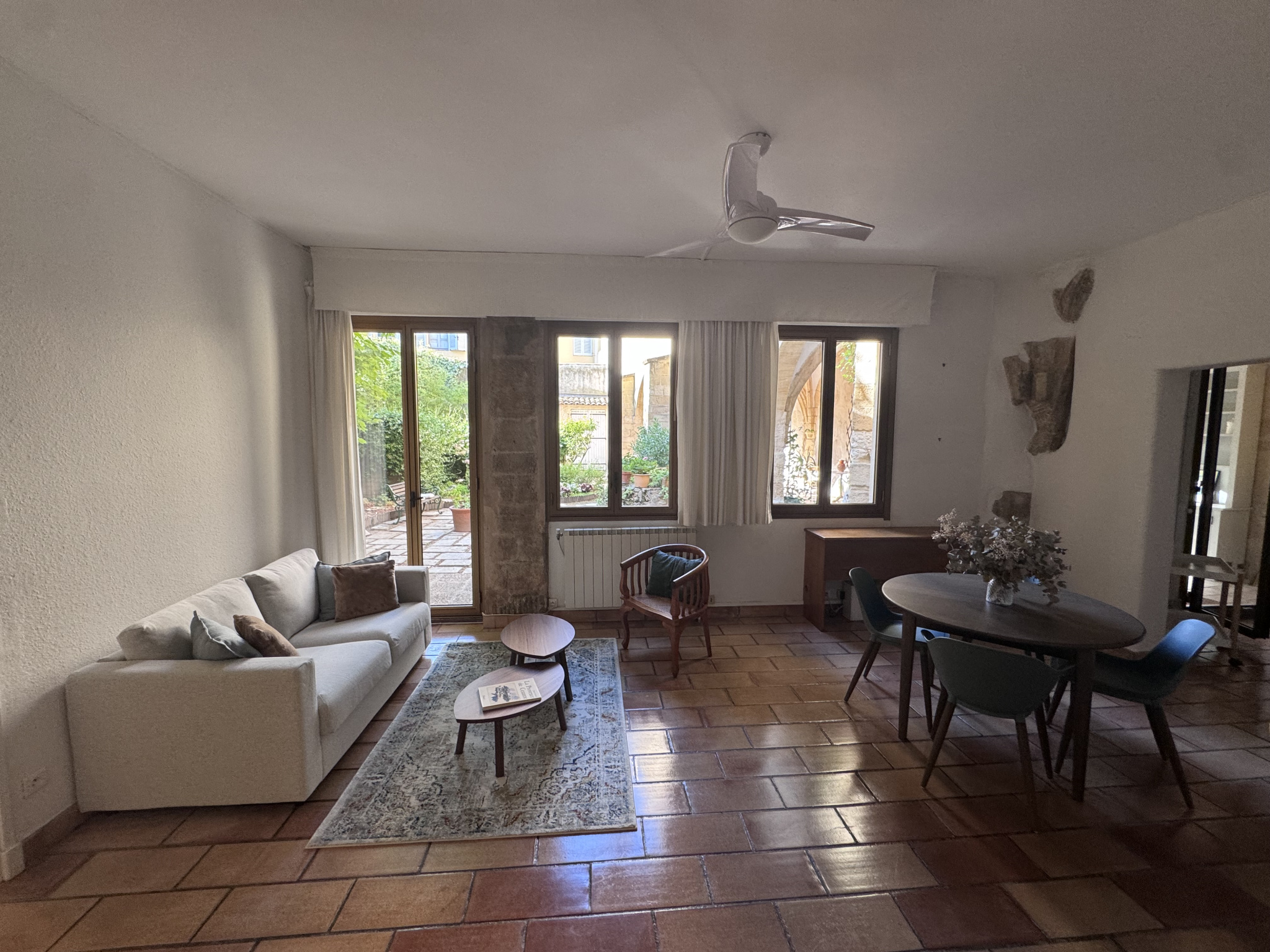 AIX QUARTIER ROTONDE – T3 meublé en rez-de-jardin avec parki