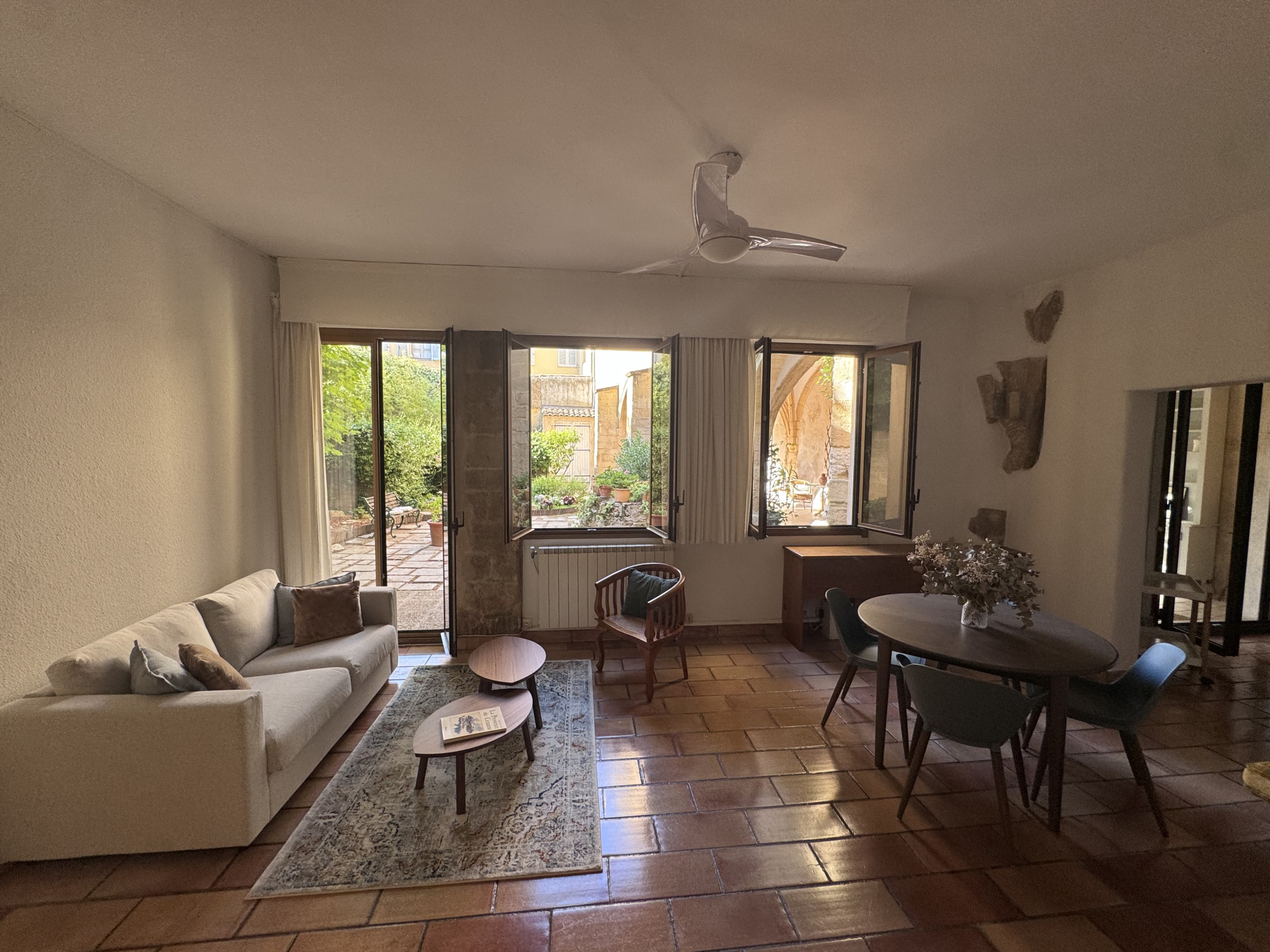 AIX QUARTIER ROTONDE – T3 meublé en rez-de-jardin avec parki