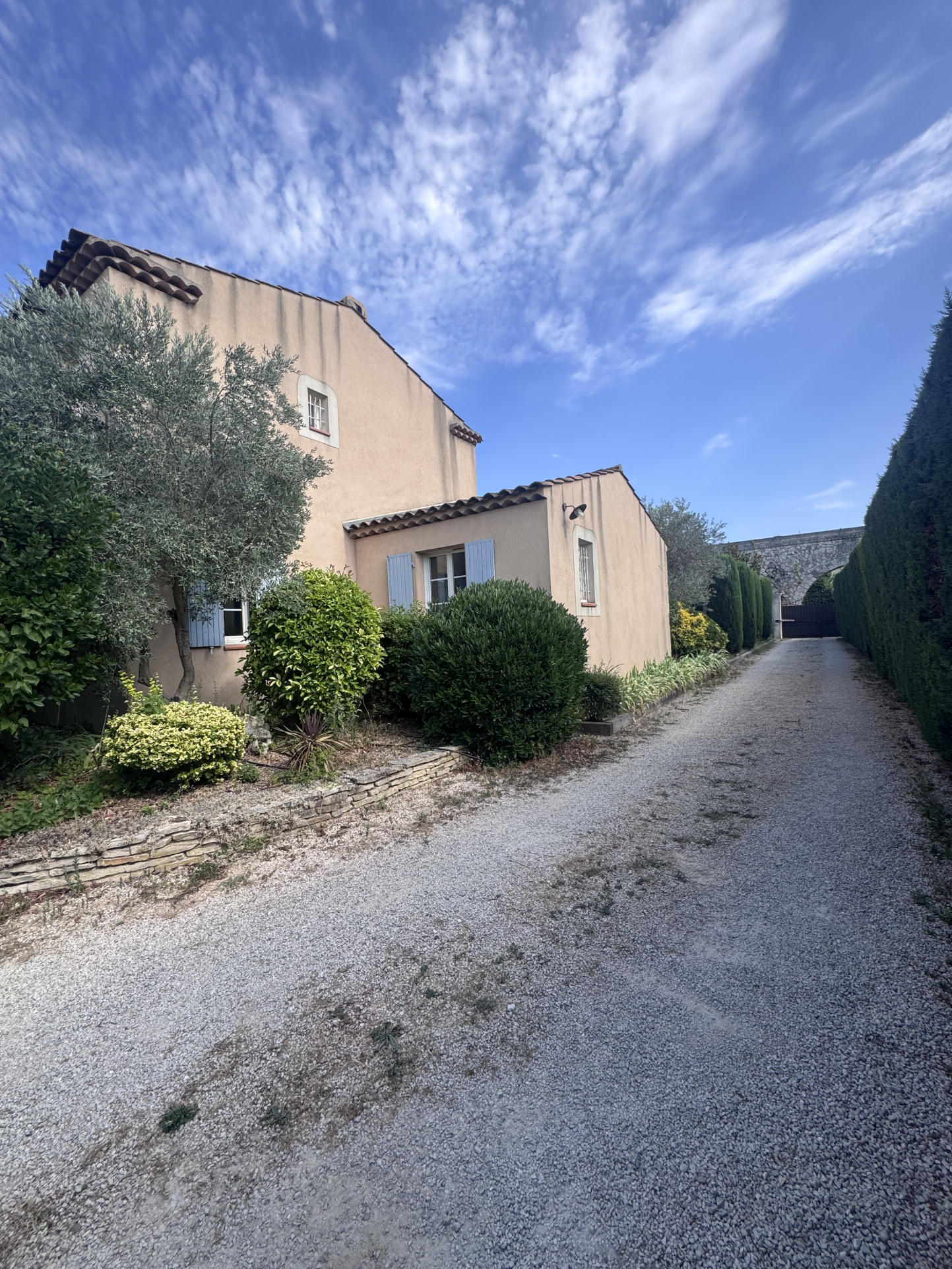 photo_01795d7cf940db59463e97d6e6bb074e-107364-0.jpg AIX-EN-PROVENCE – Maison meublée avec climatisation, terrass